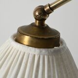 Lampadaire scandinave en laiton à col courbé, années 1950