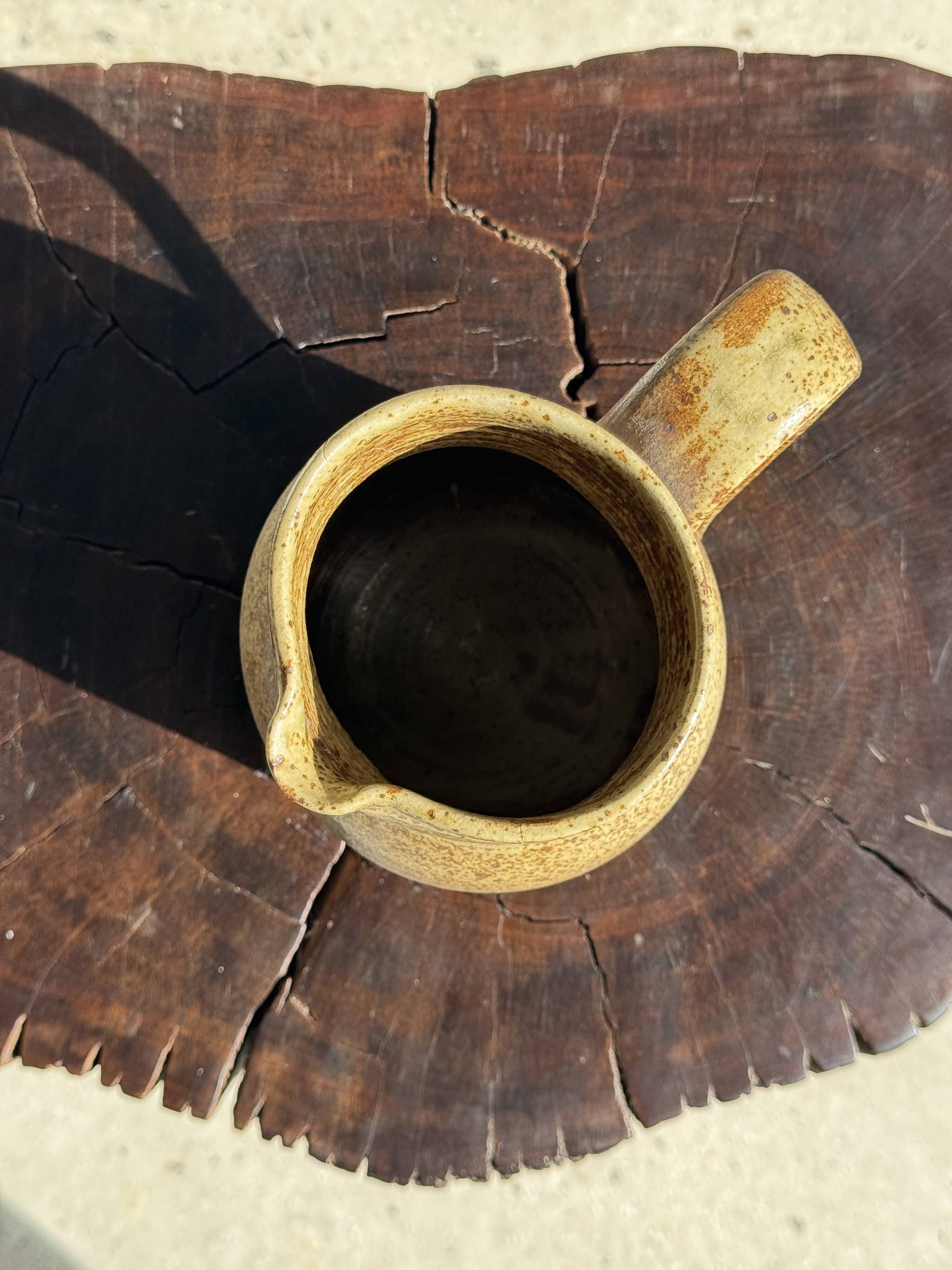 Grande carafe en grès mouchetée pas de marque au dessous H21