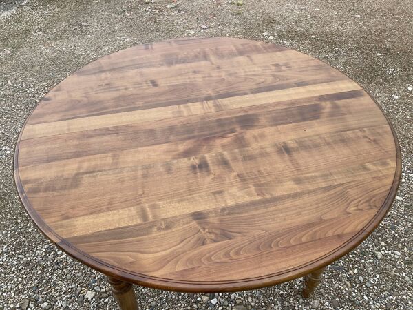 Table ronde style Louis Philippe en merisier