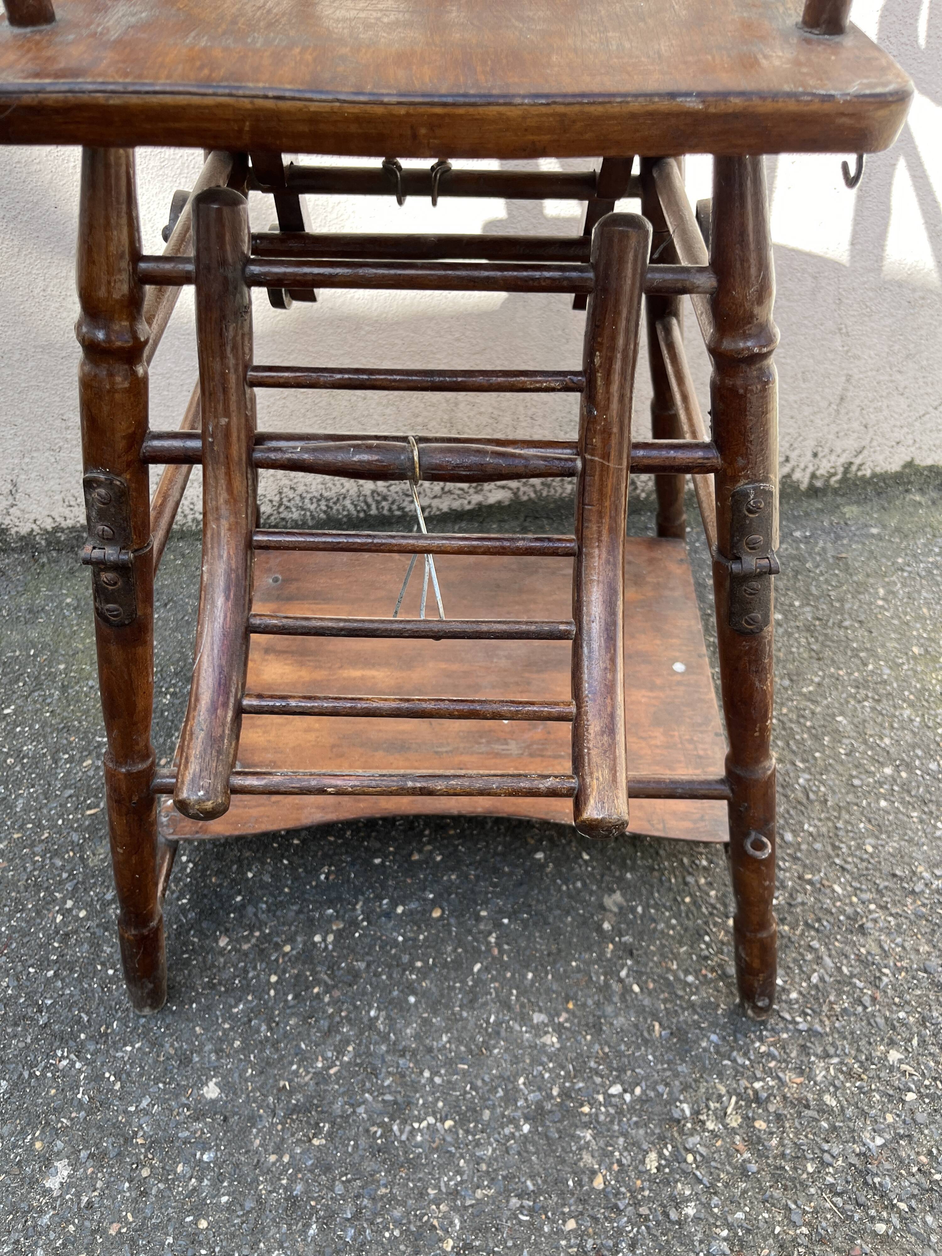 Chaise haute pour bébé en bois transformable en petit bureau des  année 50
