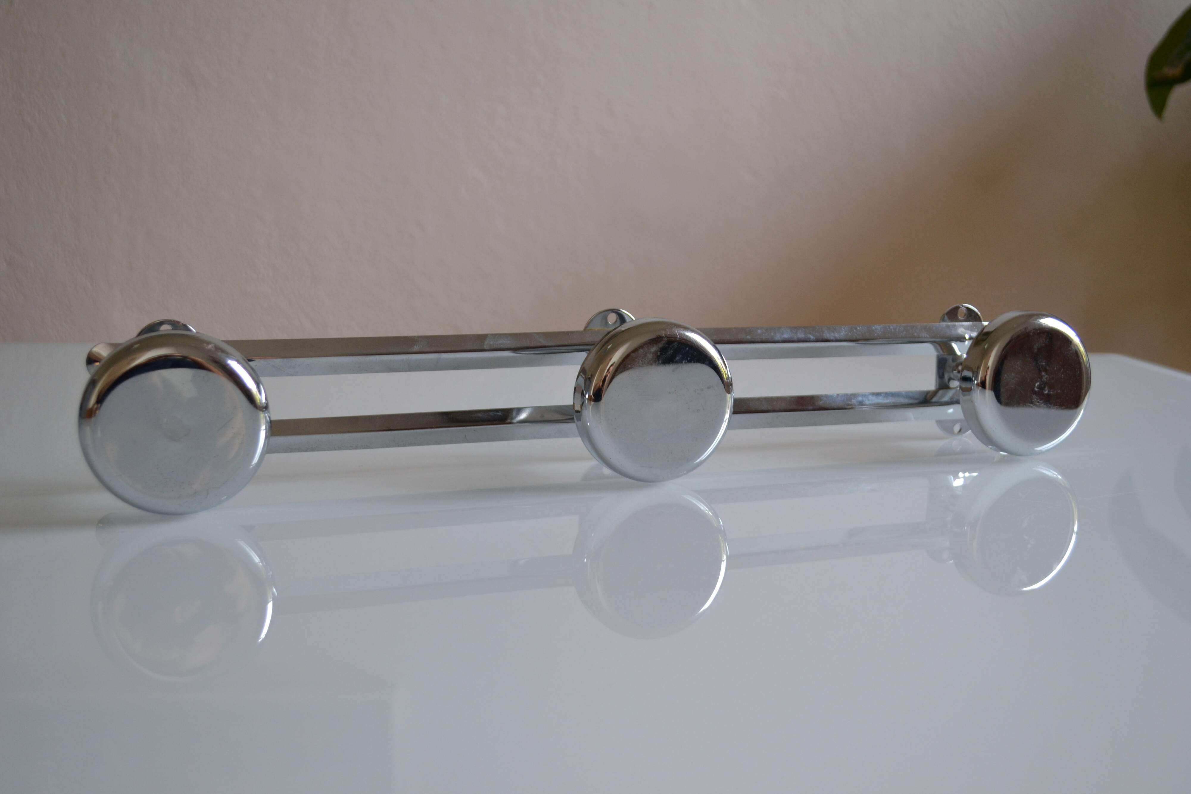 Vintage 80s chrome-plated metal wall-mounted coat rack with 3 hooks