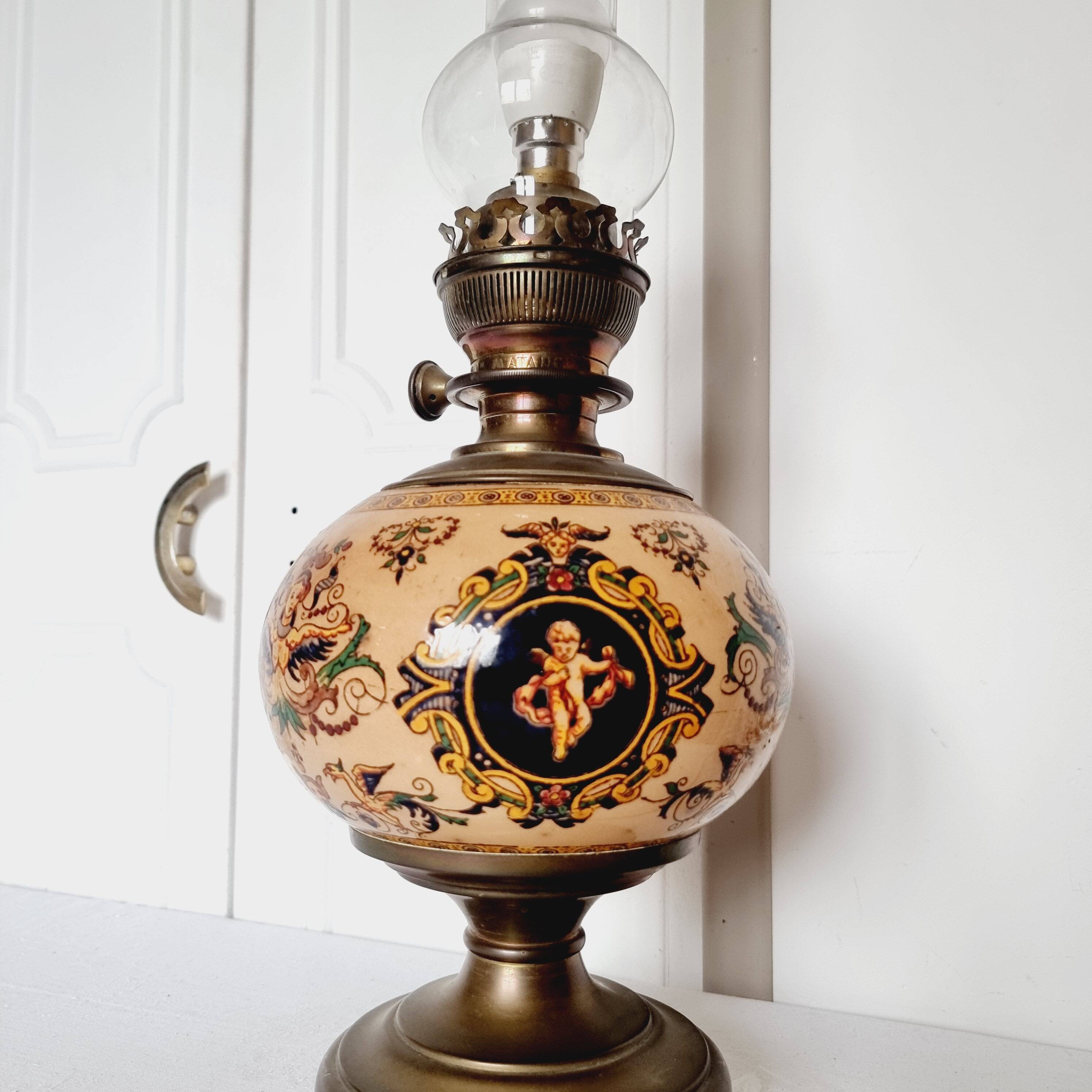 Electrified oil lamp in bronze and hand-painted Gien earthenware