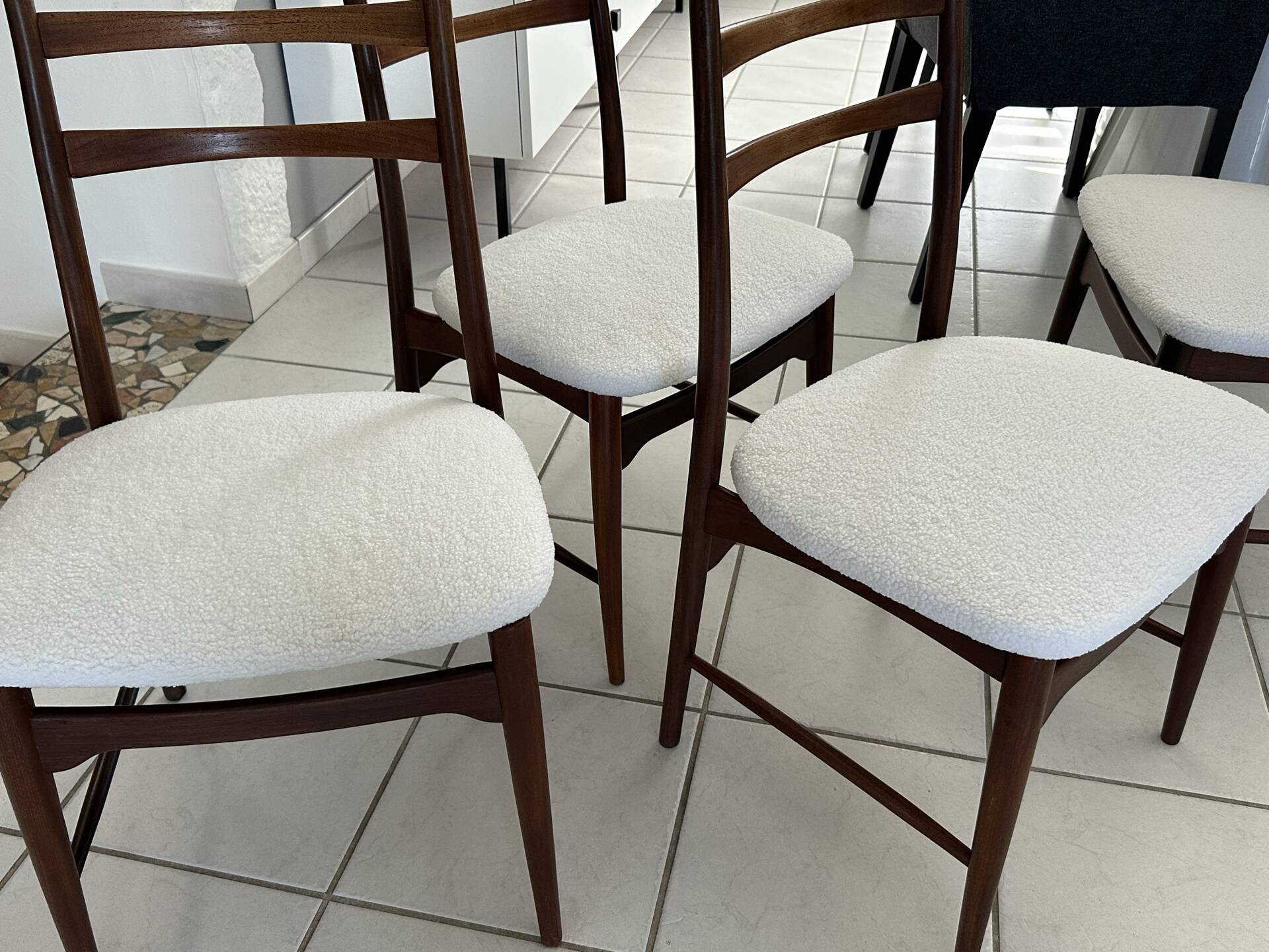 Suite 4 chaises Teck par Wilkhan pour Georg Leowald  Allemagne 1960