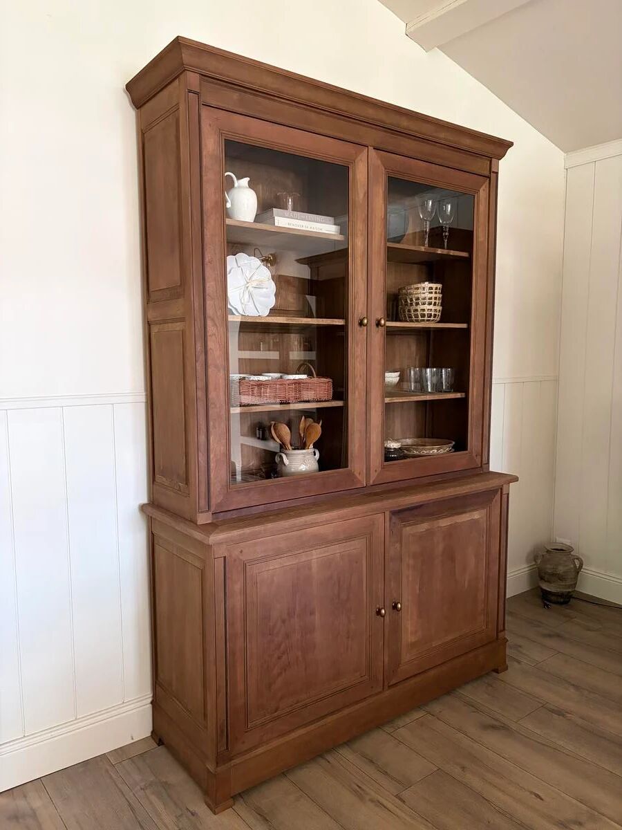 Grand vaisselier en bois foncé