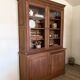 Grand vaisselier en bois foncé