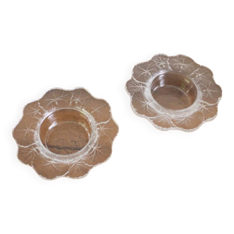 Set of 2 signed Lalique cups, 14.5cm (5.71 inch) decorated with water lily leaves.