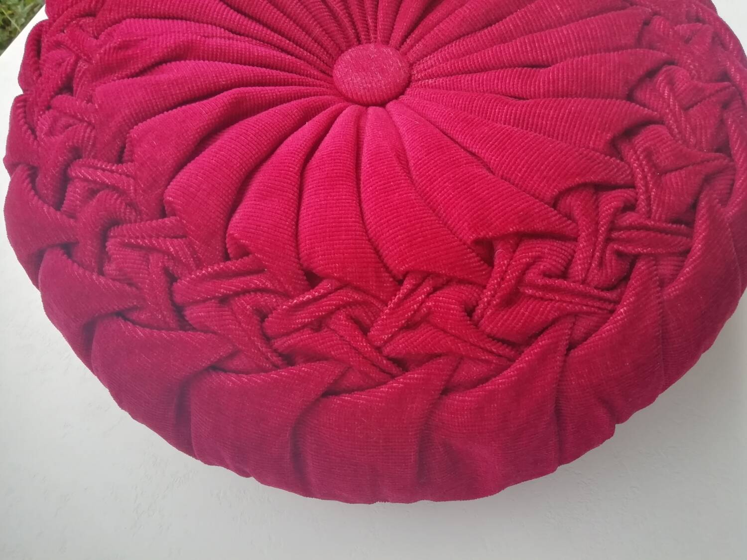 Round velvet cushion