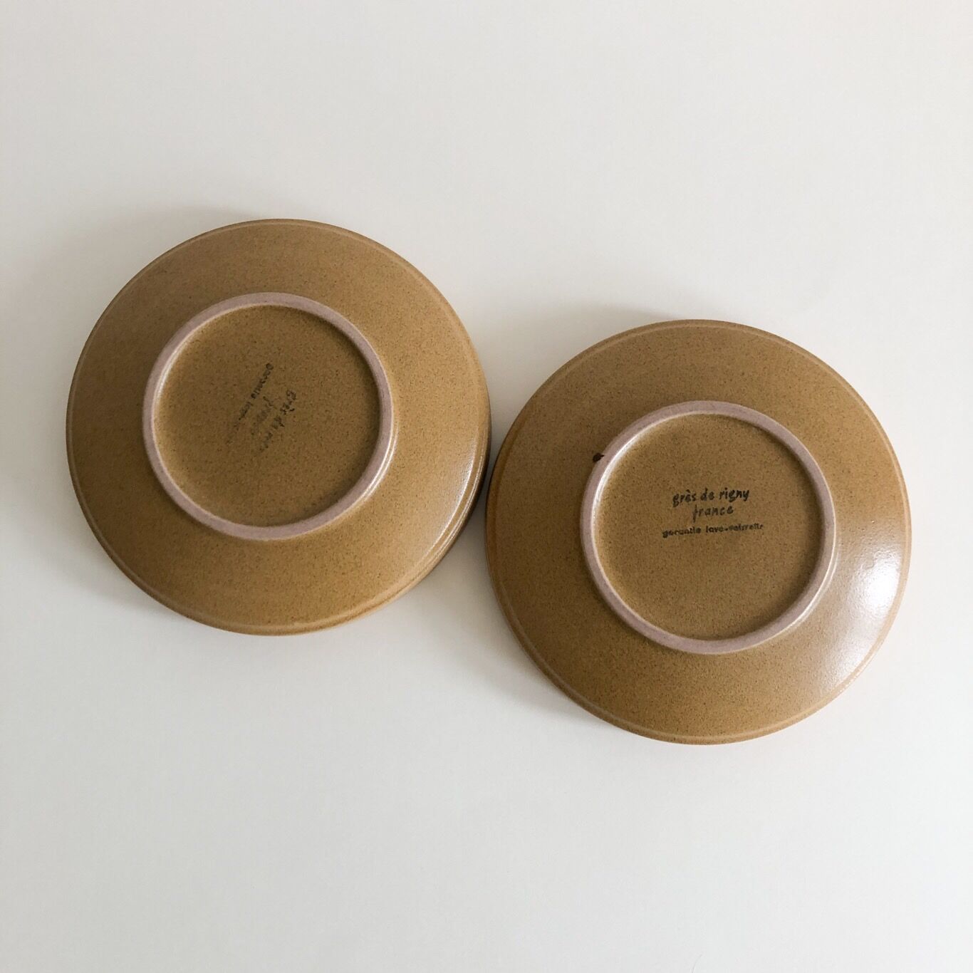2 assiettes en grès de Rigny