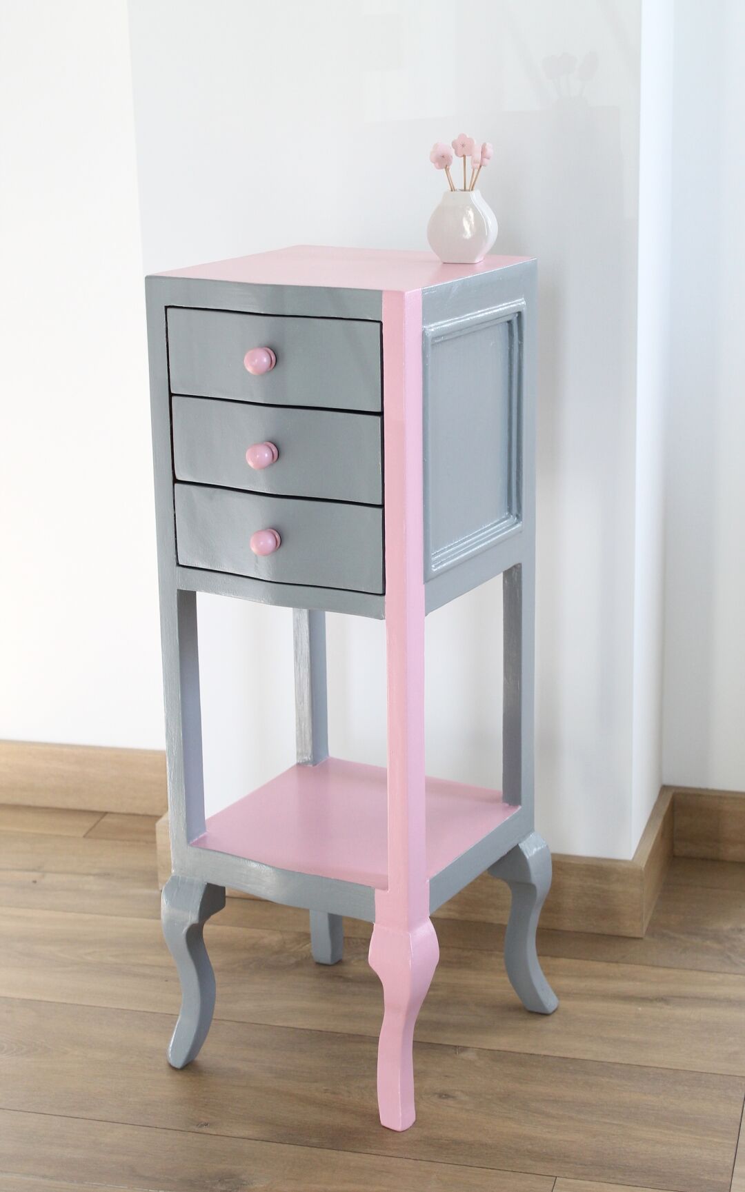 Table de chevet rose