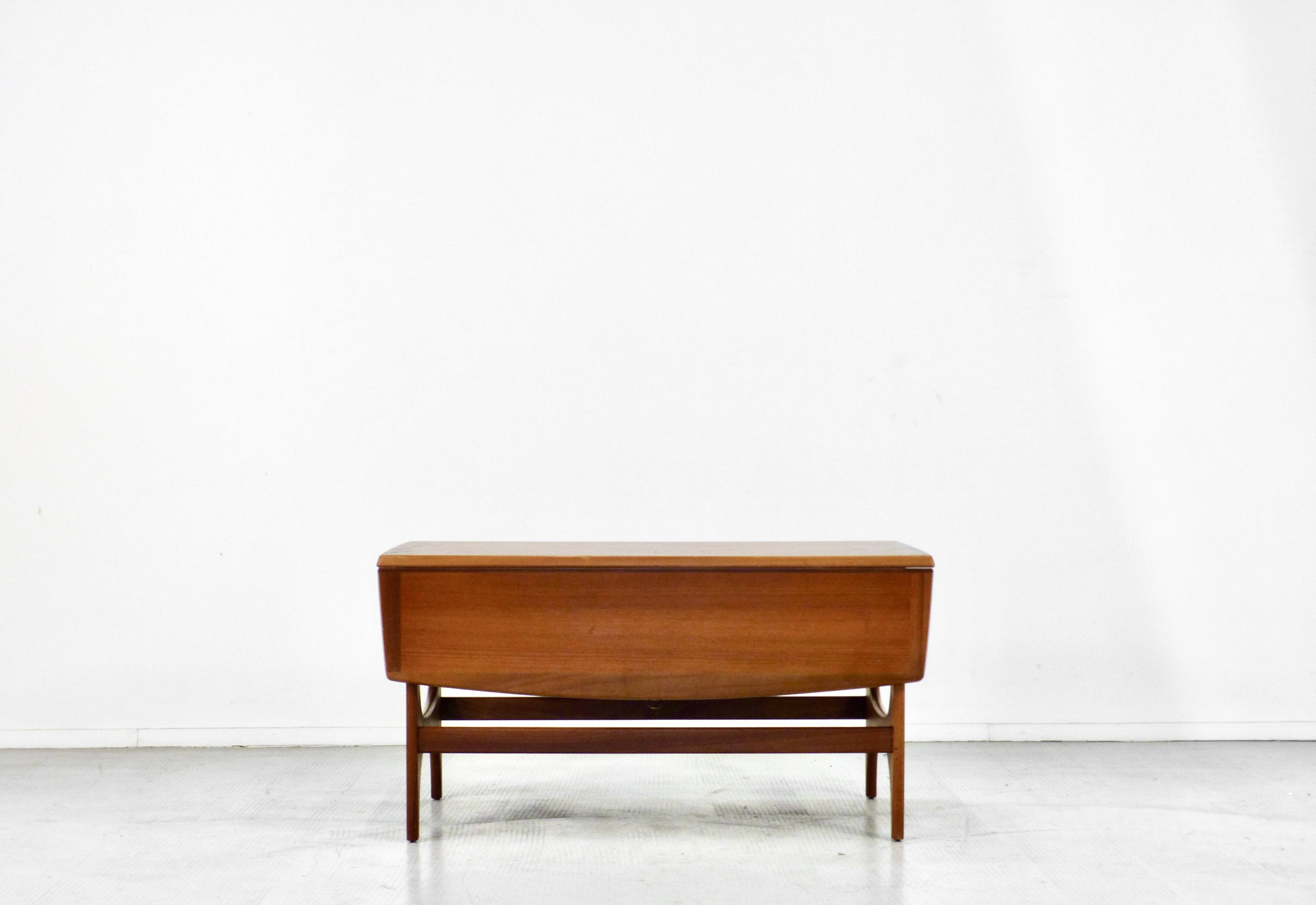 Mid-Century Modern Danish Style Drop Leaf Teak Coffee Table, 1960s