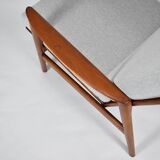 Fauteuil spectaculaire rénové, tissu gris clair, années 1960, usine de meubles Swarzedzka