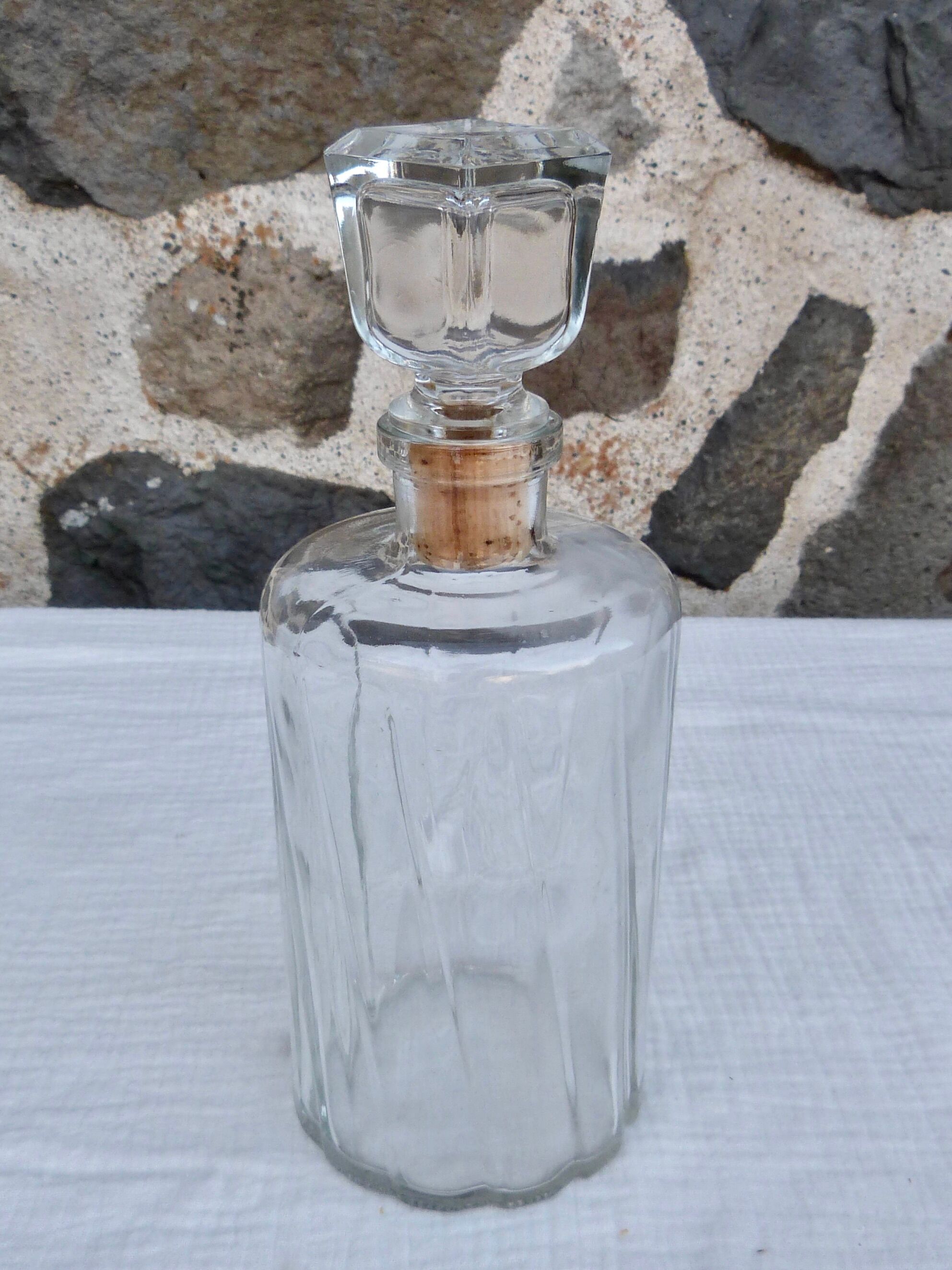 Glass whisky decanter