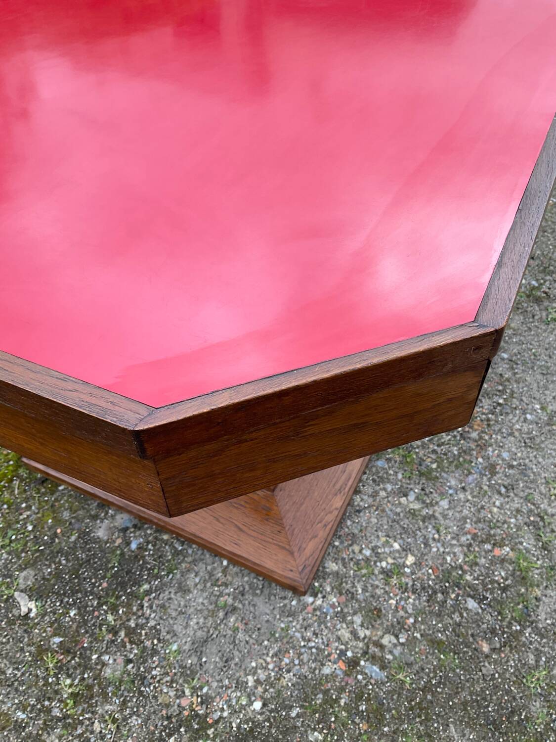 Art Deco dining table in wood and red Formica