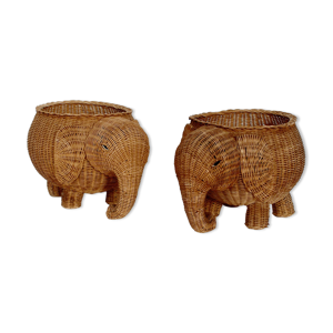 paire de vases d’éléphant en osier, années 1970.