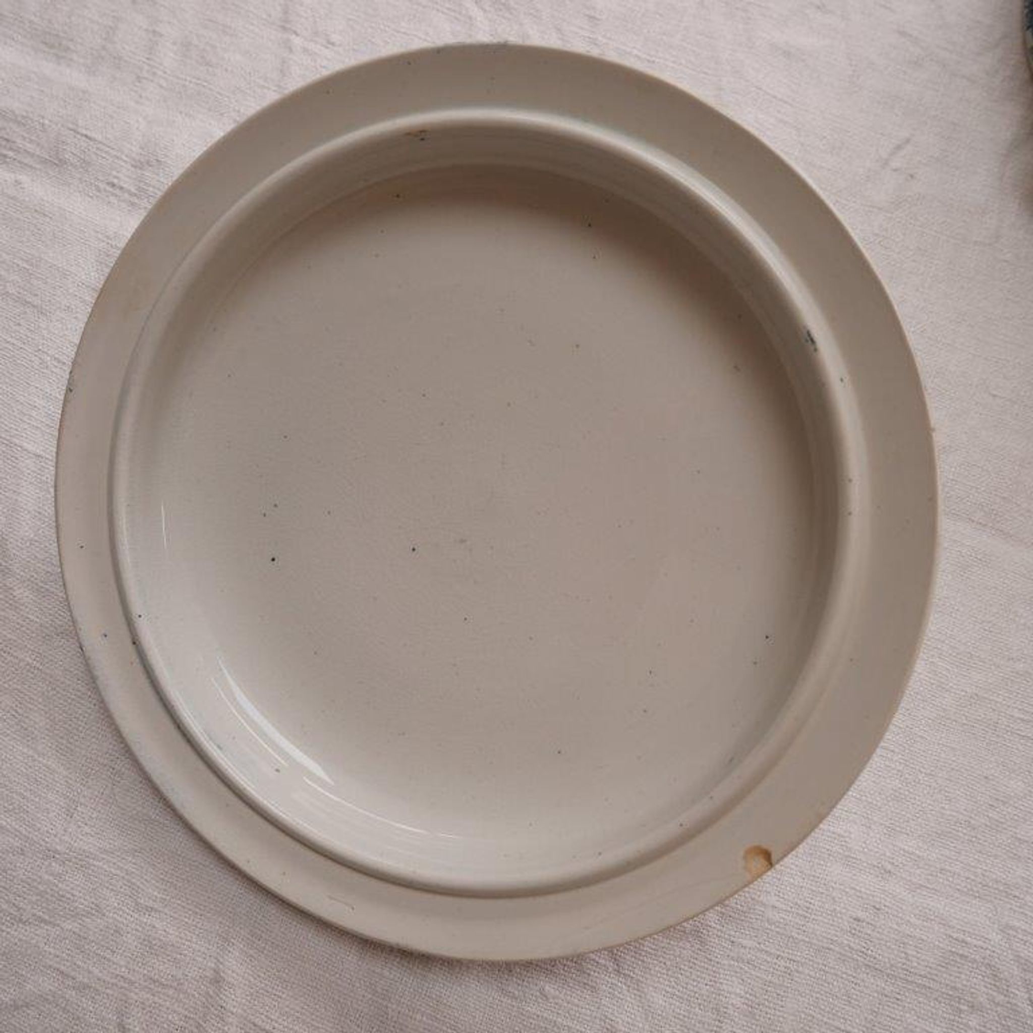 Soup or vegetable bowl St Amand iron earth model "dovecote"