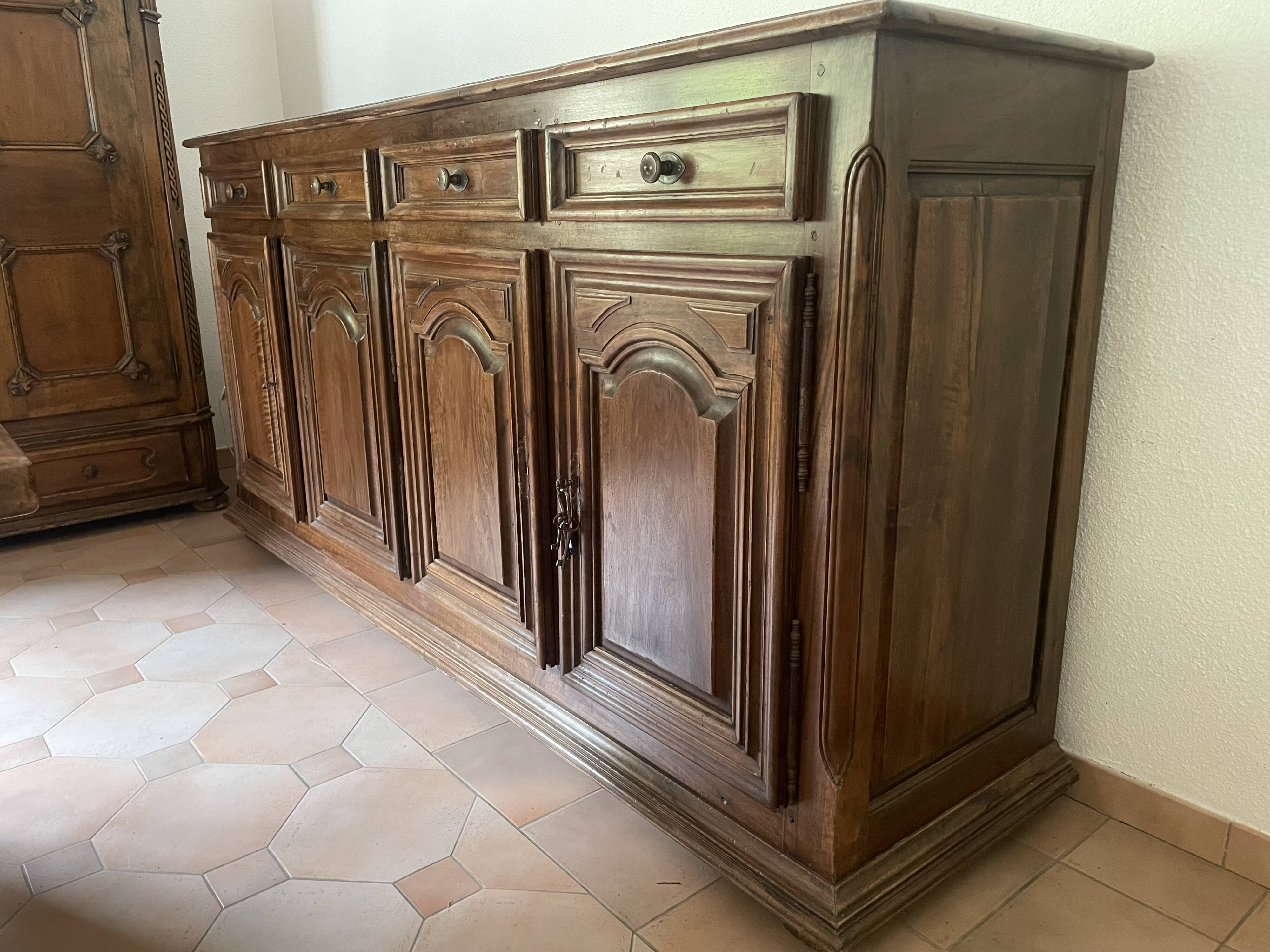 Classic buffet, solid oak in good condition.