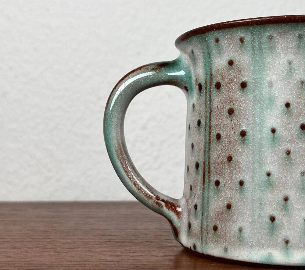 Mid-century modern studio pottery mug by Monika Maetzel, 1960s.