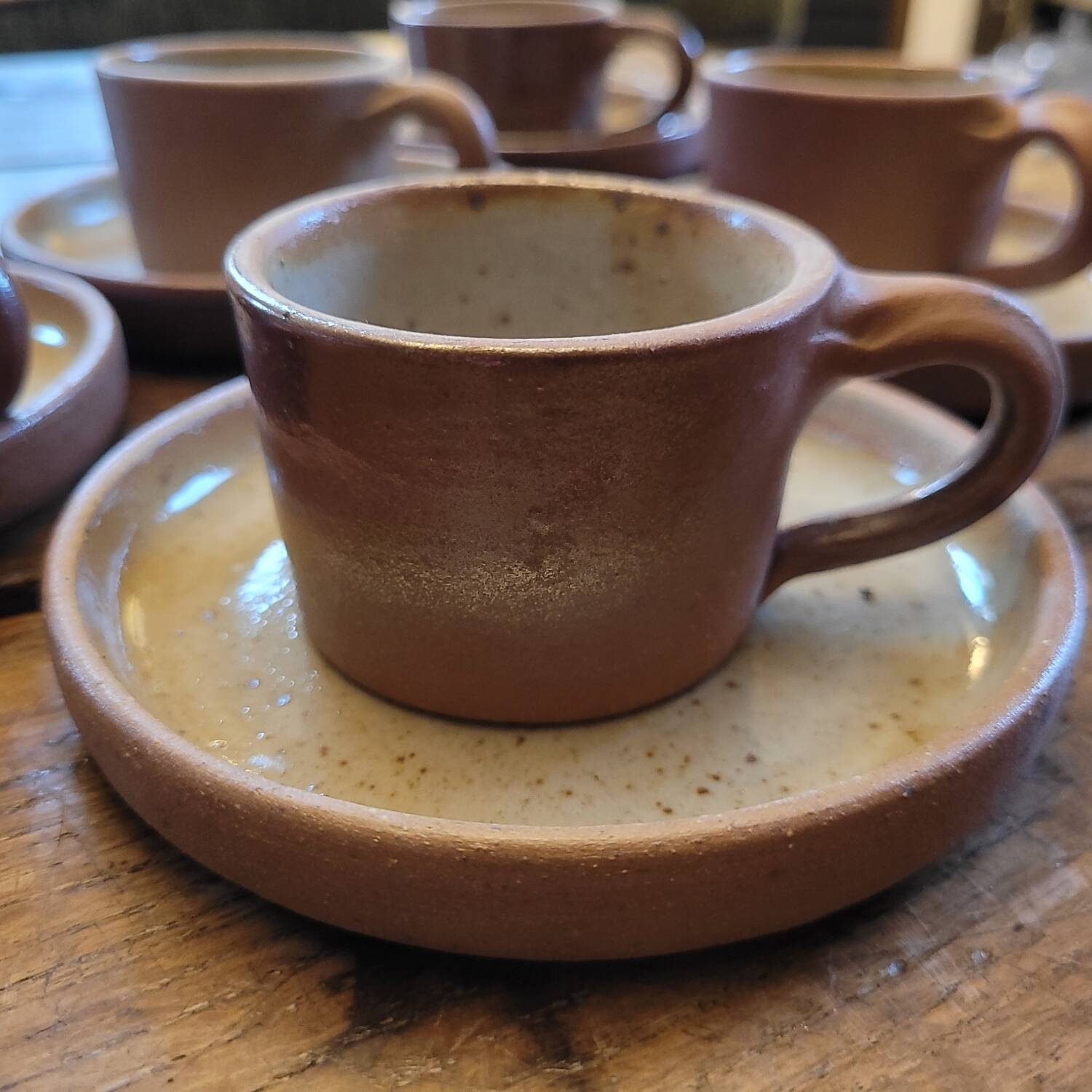 Service of 5 cups and saucers in brown stoneware – 1970s–1980s