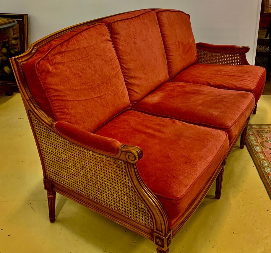 Three-seater sofa in cannage and pink velvet