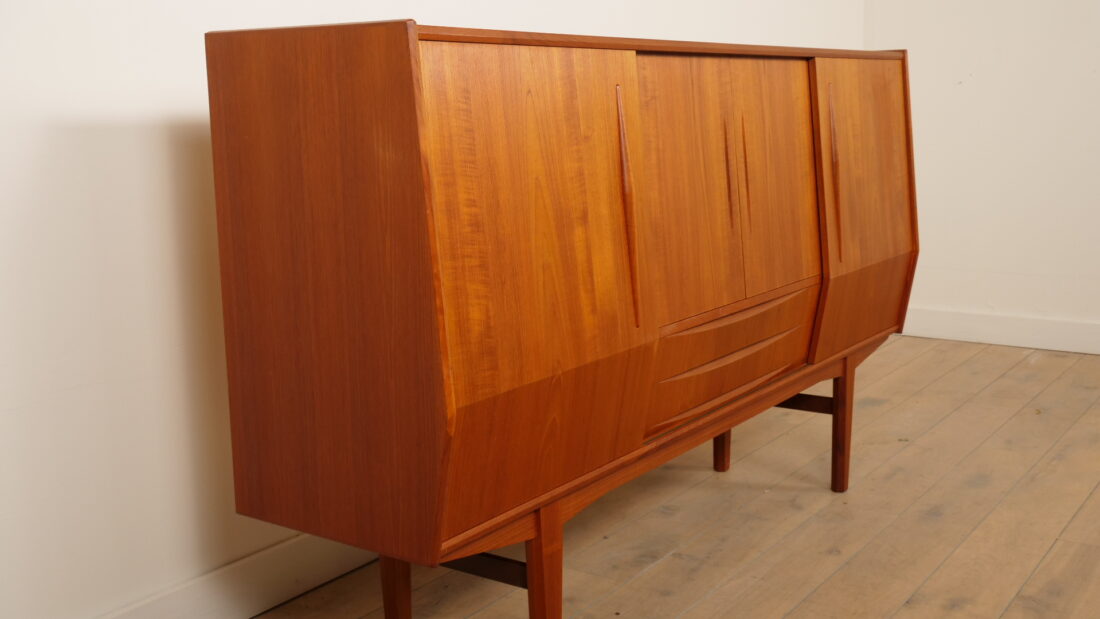 Buffet en teck, années 1960