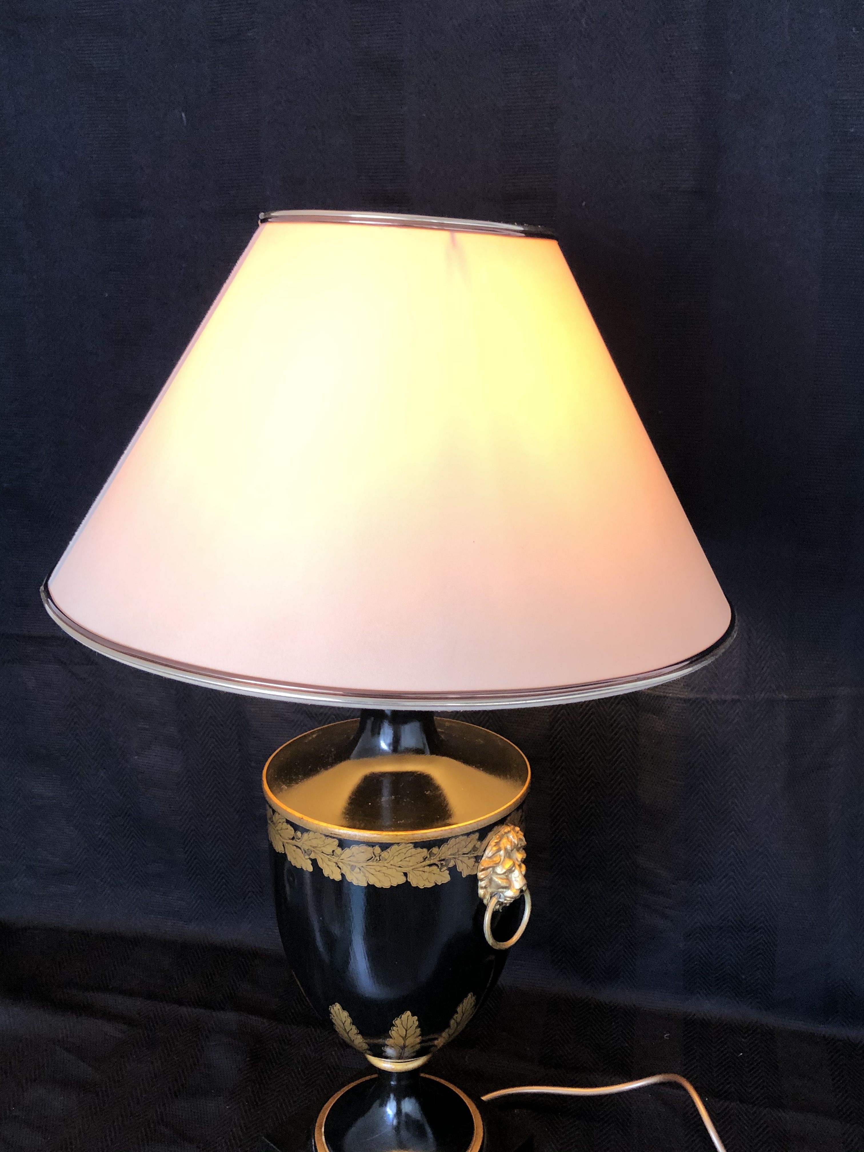 Large baluster lamp - Golden Lions and white and gilded ledleches - Hotel Paris