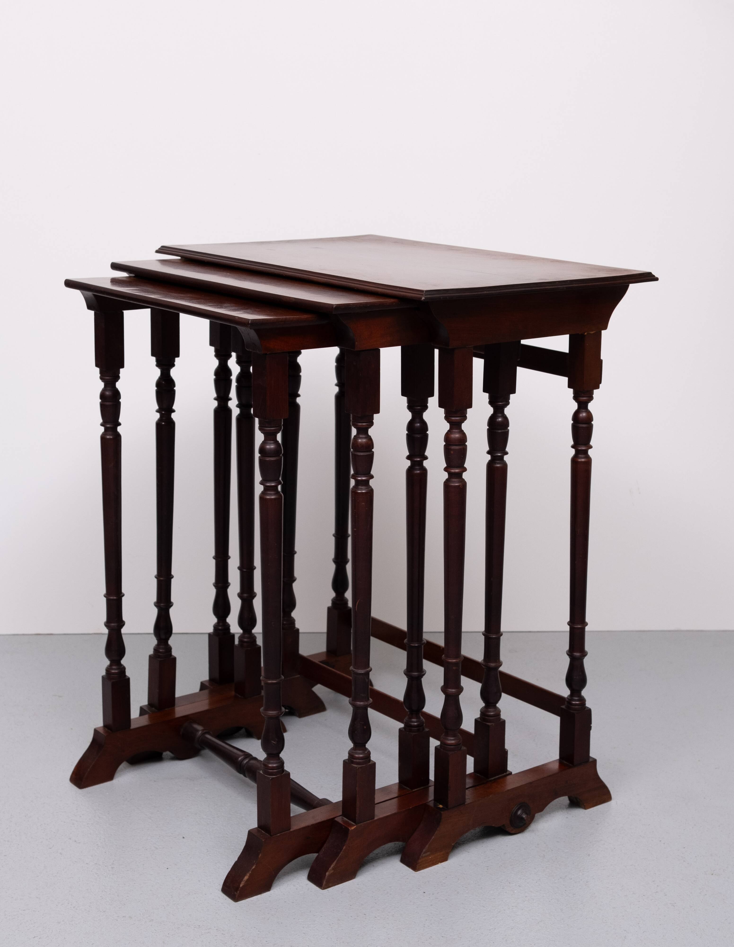 Tables gigognes victoriennes antiques d'Angleterre des années 1880