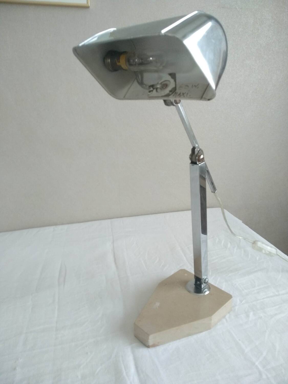 French craftsmanship pirouette lamp