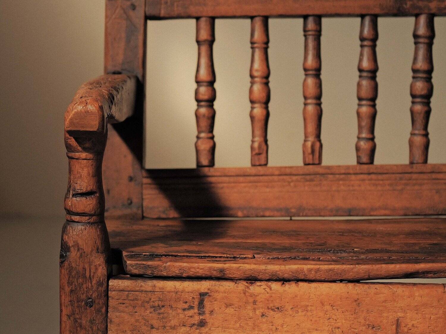 Alpine armchair in larch, 18th century