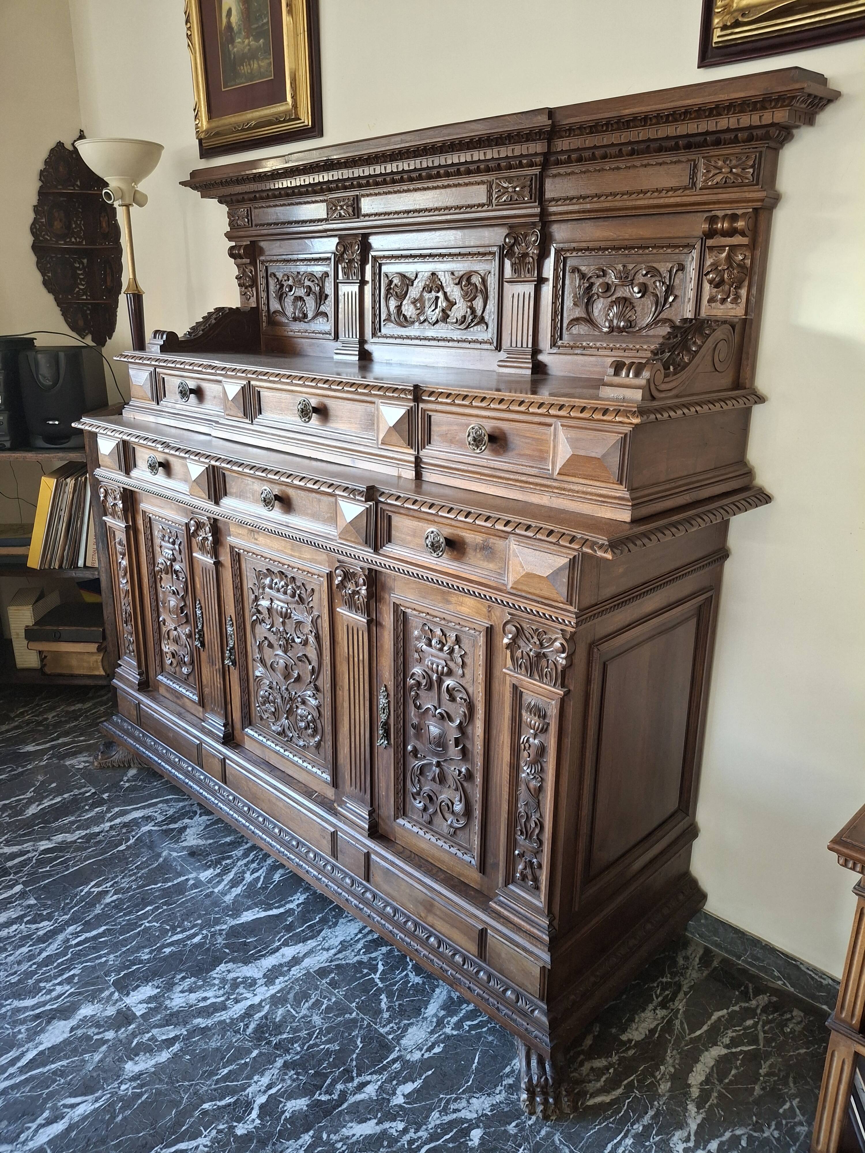 Buffet italien en bois sculpté, années 60