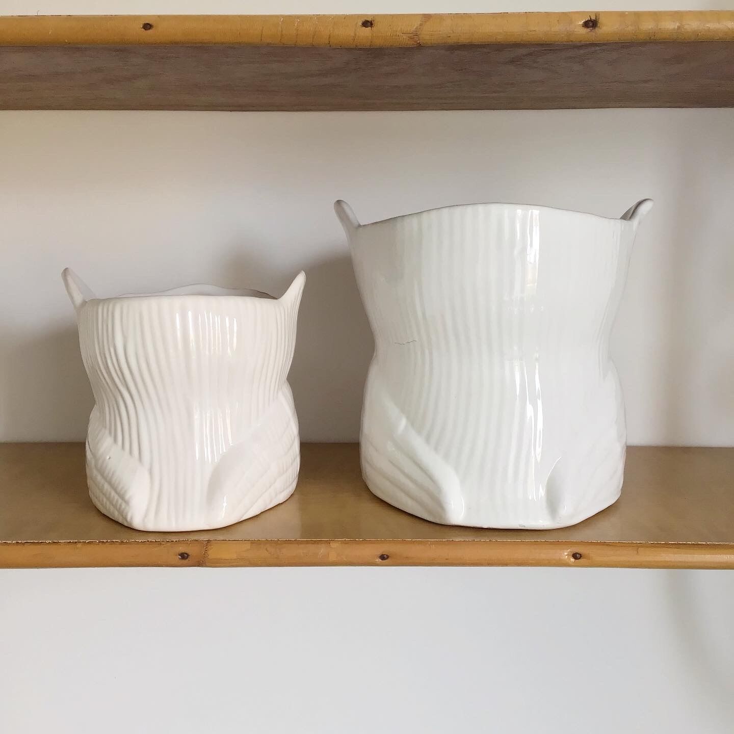 Set of 2 cache white owl pots in vintage ceramic