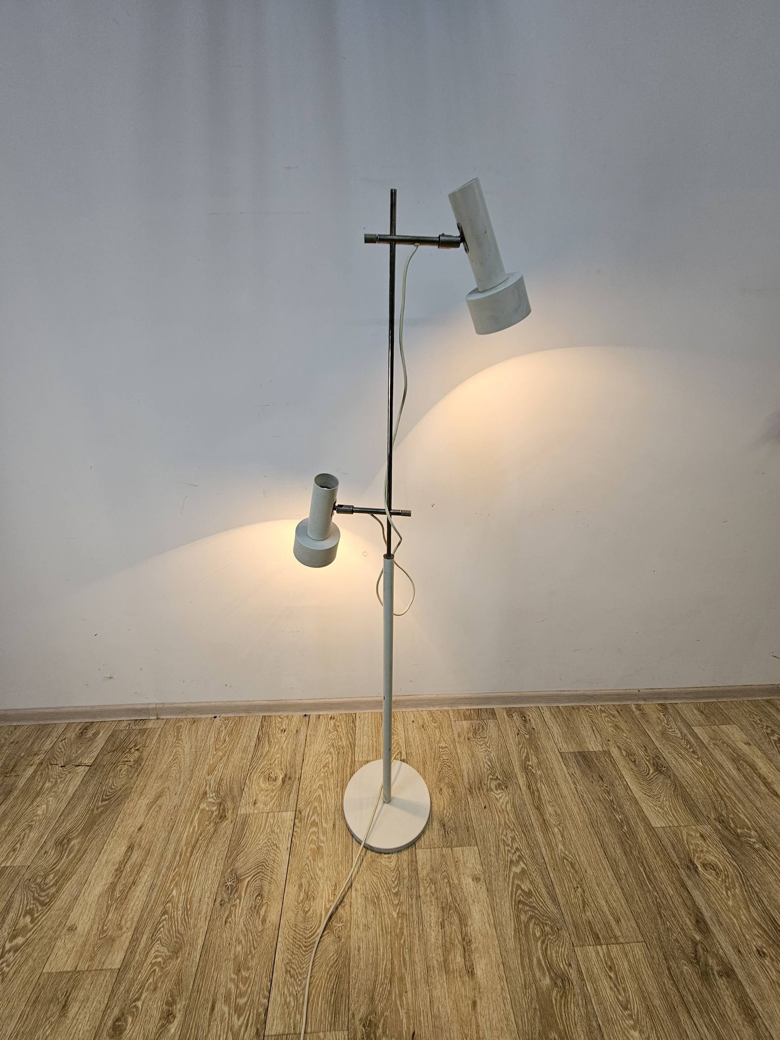 Lampe de sol blanche, Allemagne, années 1960.