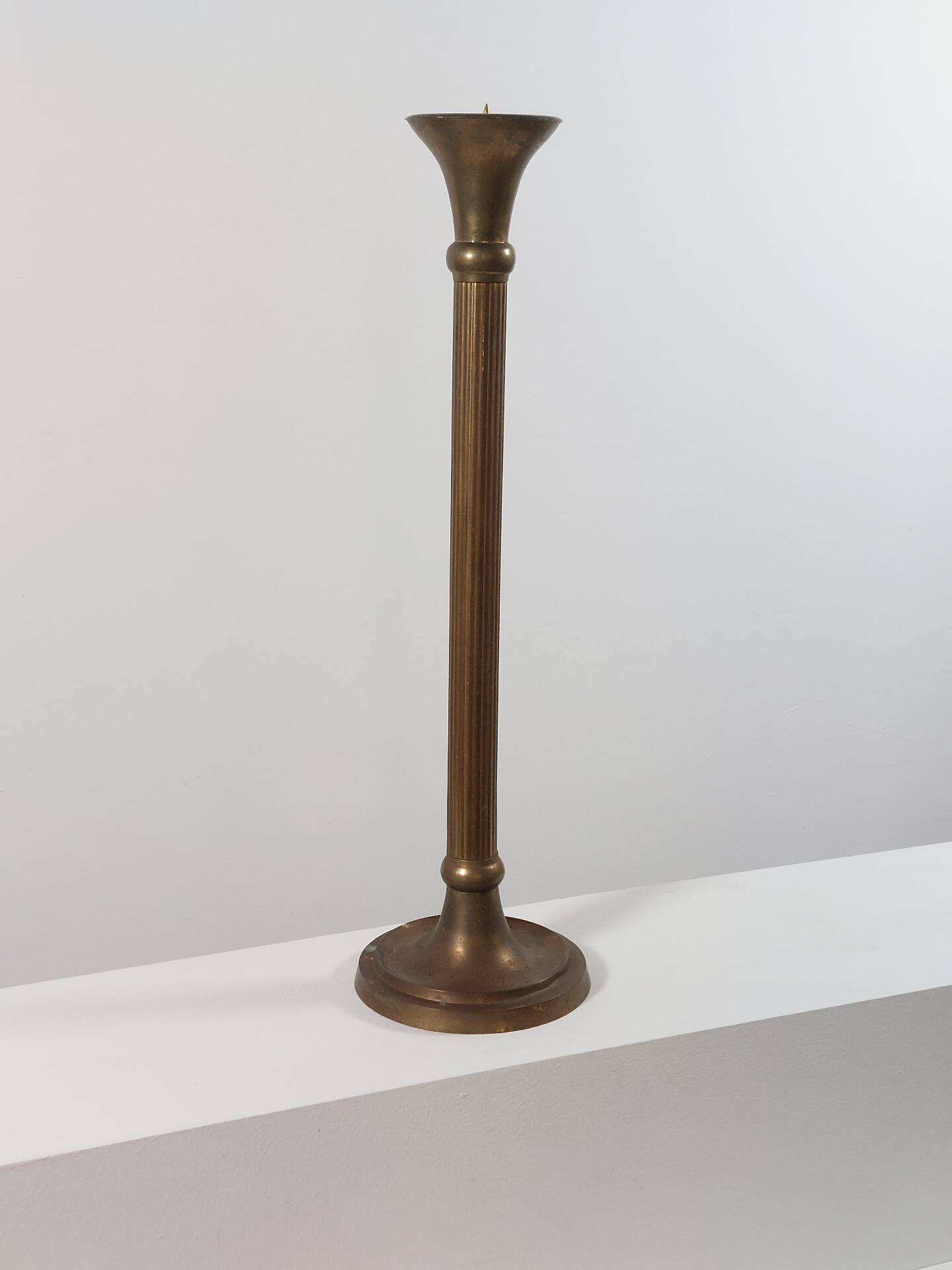 Bougeoir en laiton patiné antique décor colonne Empire