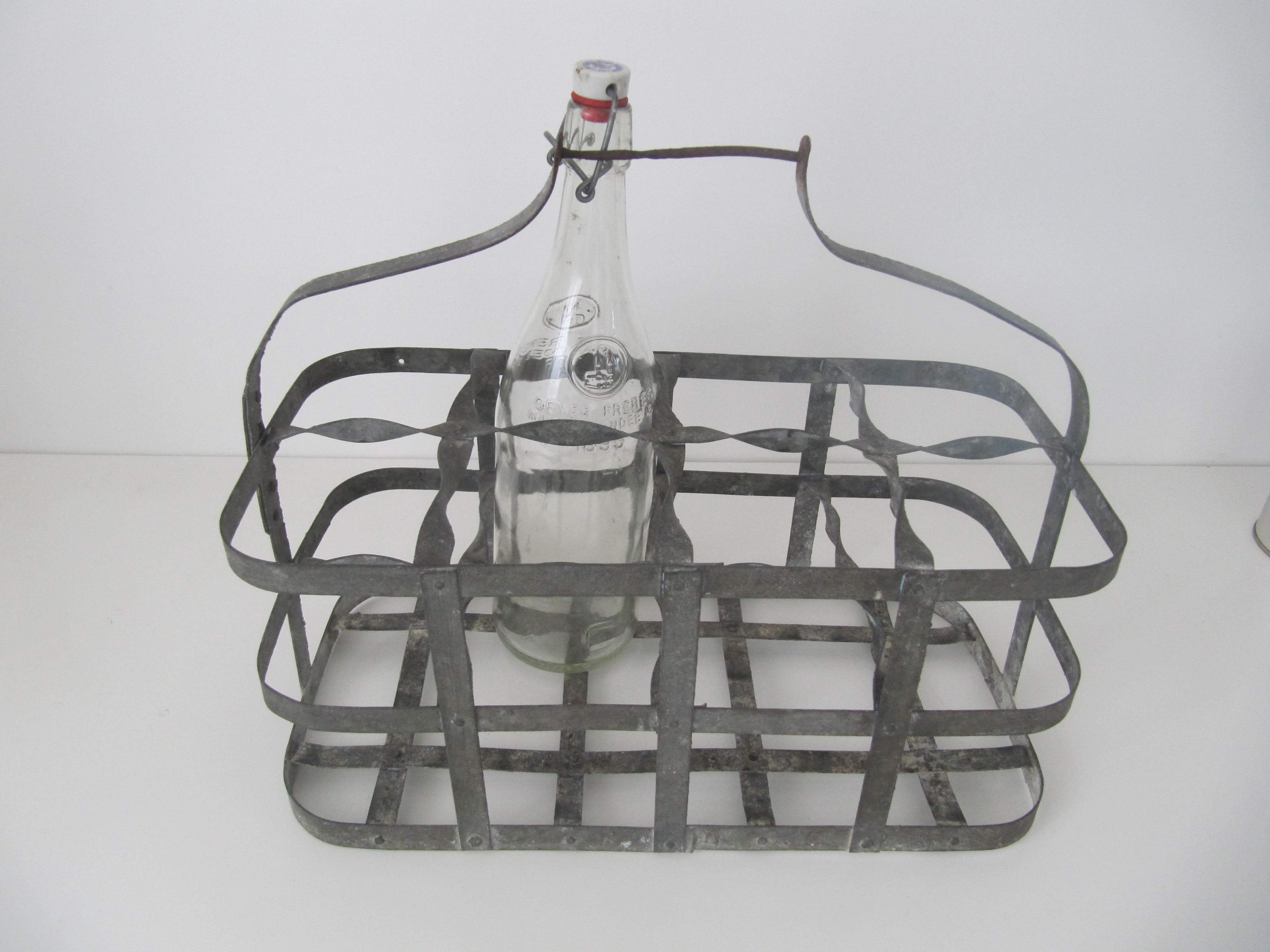 Door bottles in metal types