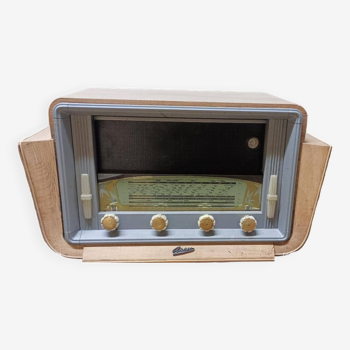 Vintage radio in working condition (bluetooth)