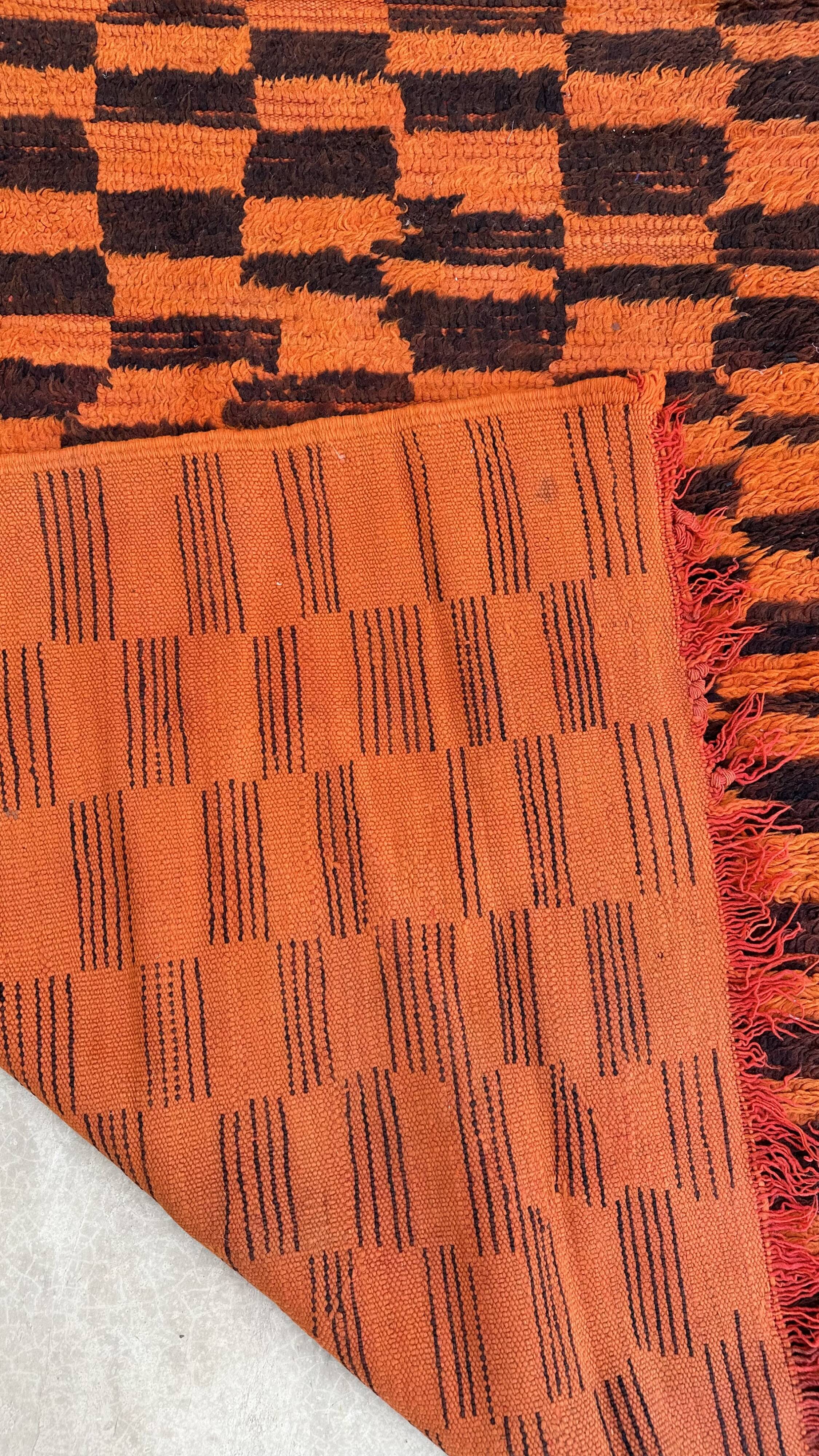 Orange corridor carpet 114 x 387 cm