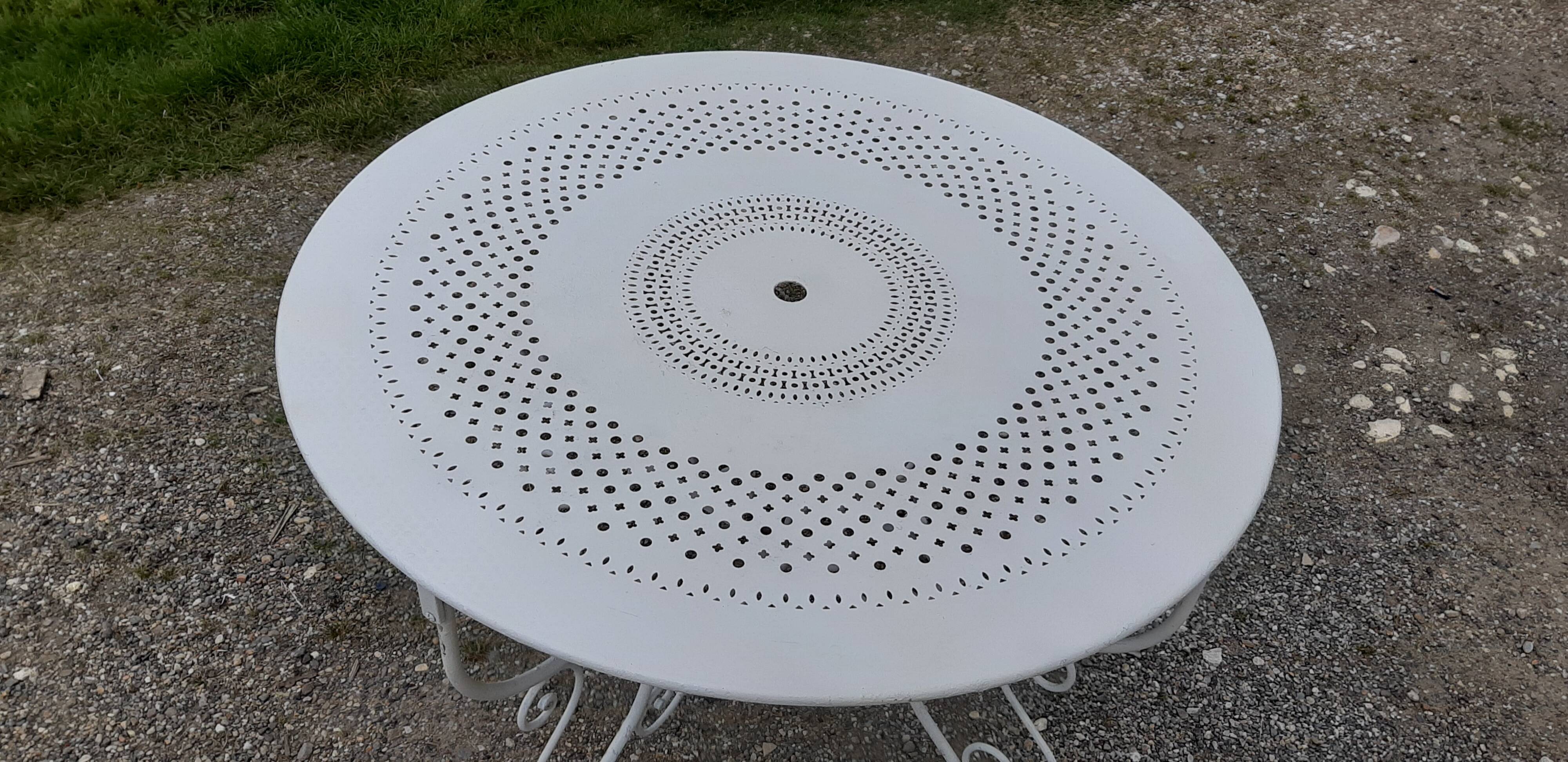 Garden table 1900 in wrought iron