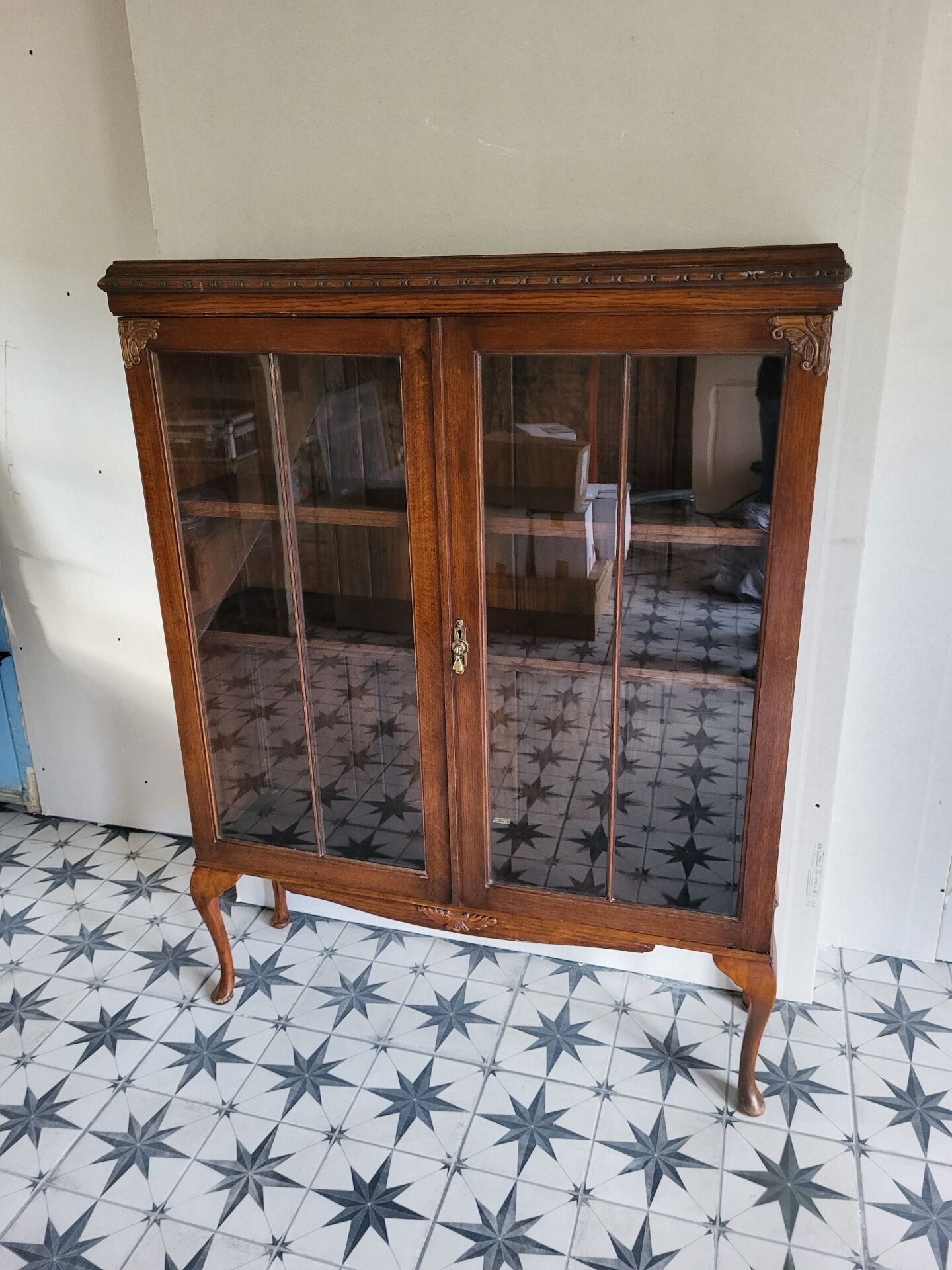 Vitrine sur pieds