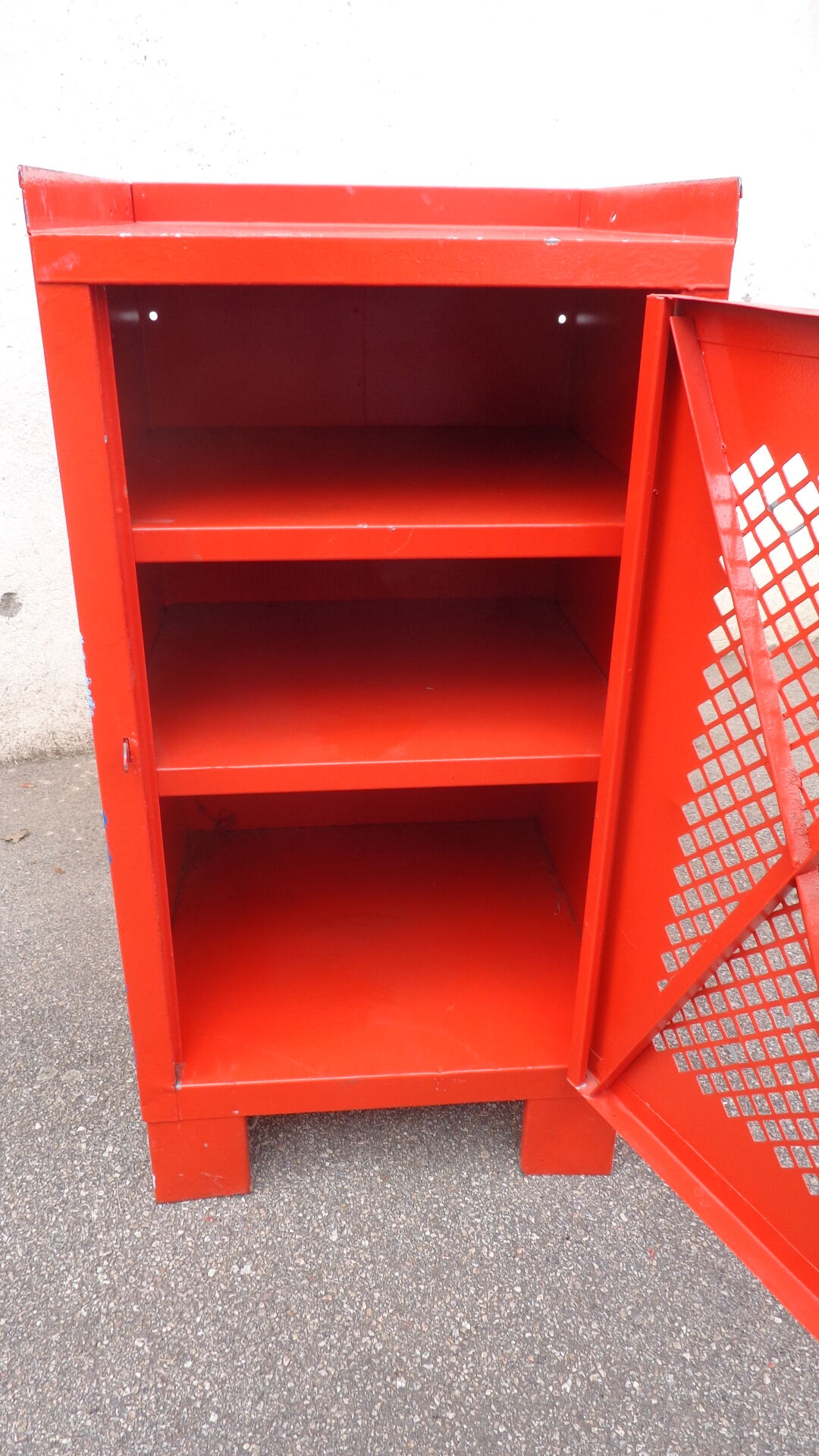 Industrial workshop servant