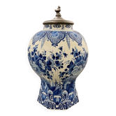 Delft. Important potiche in earthenware with blue and white decoration.