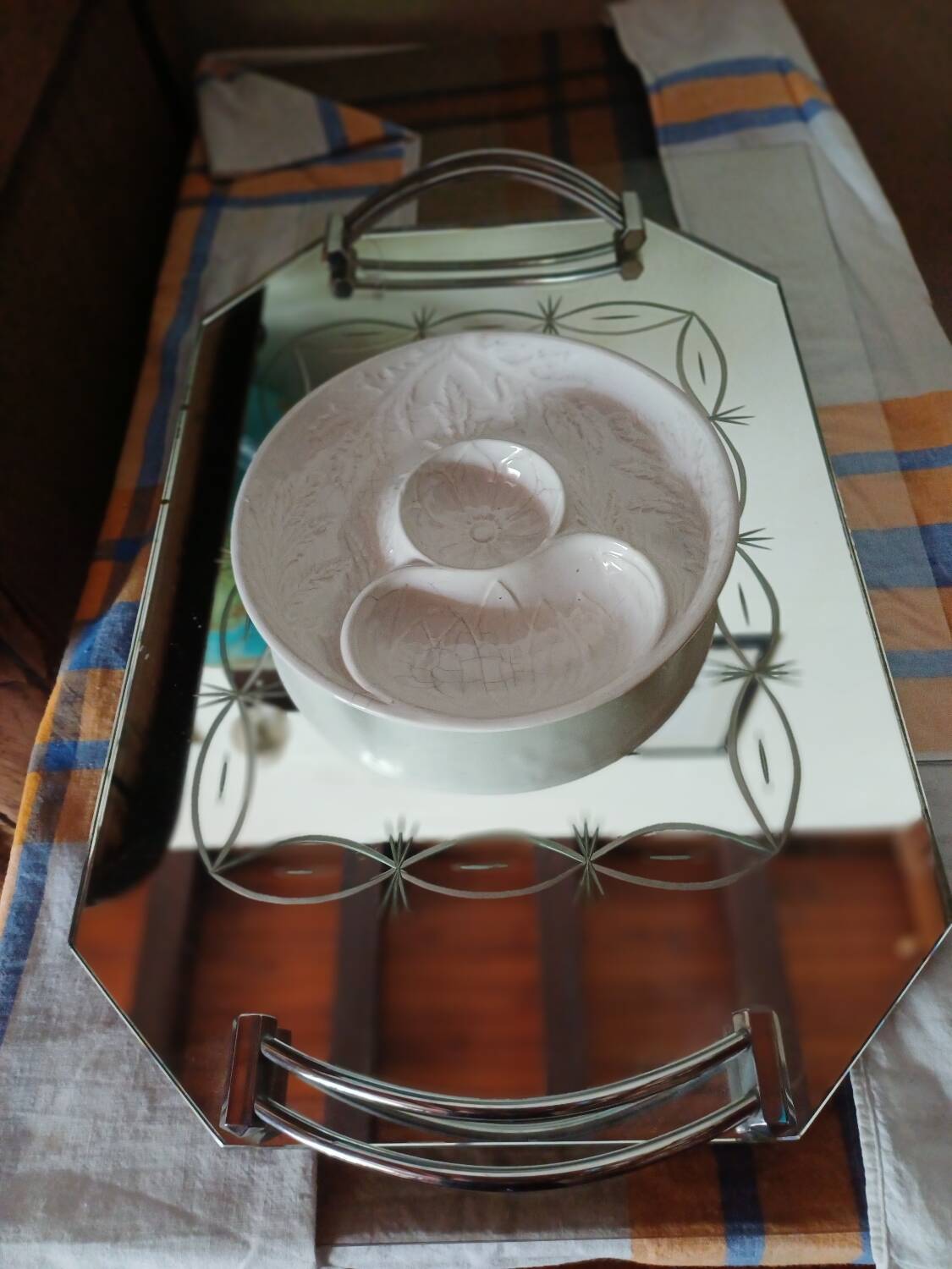 4 barbotine plates with artichoke pattern from Bordallo.