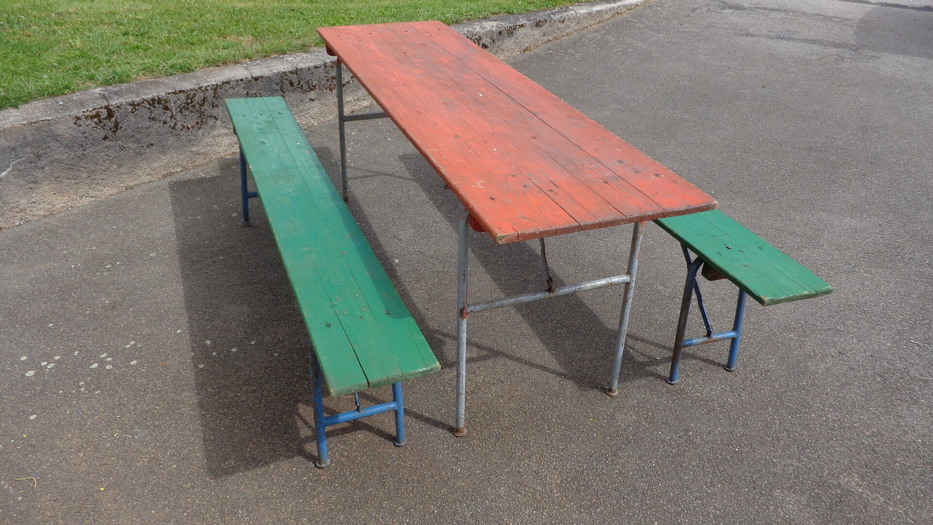 Set garden table and benches