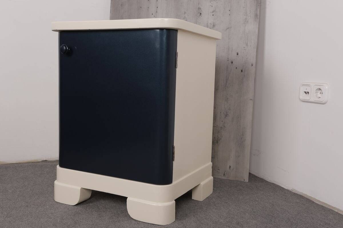 Table de chevet Art Déco bois peinte bleu marine et crème, années 1930