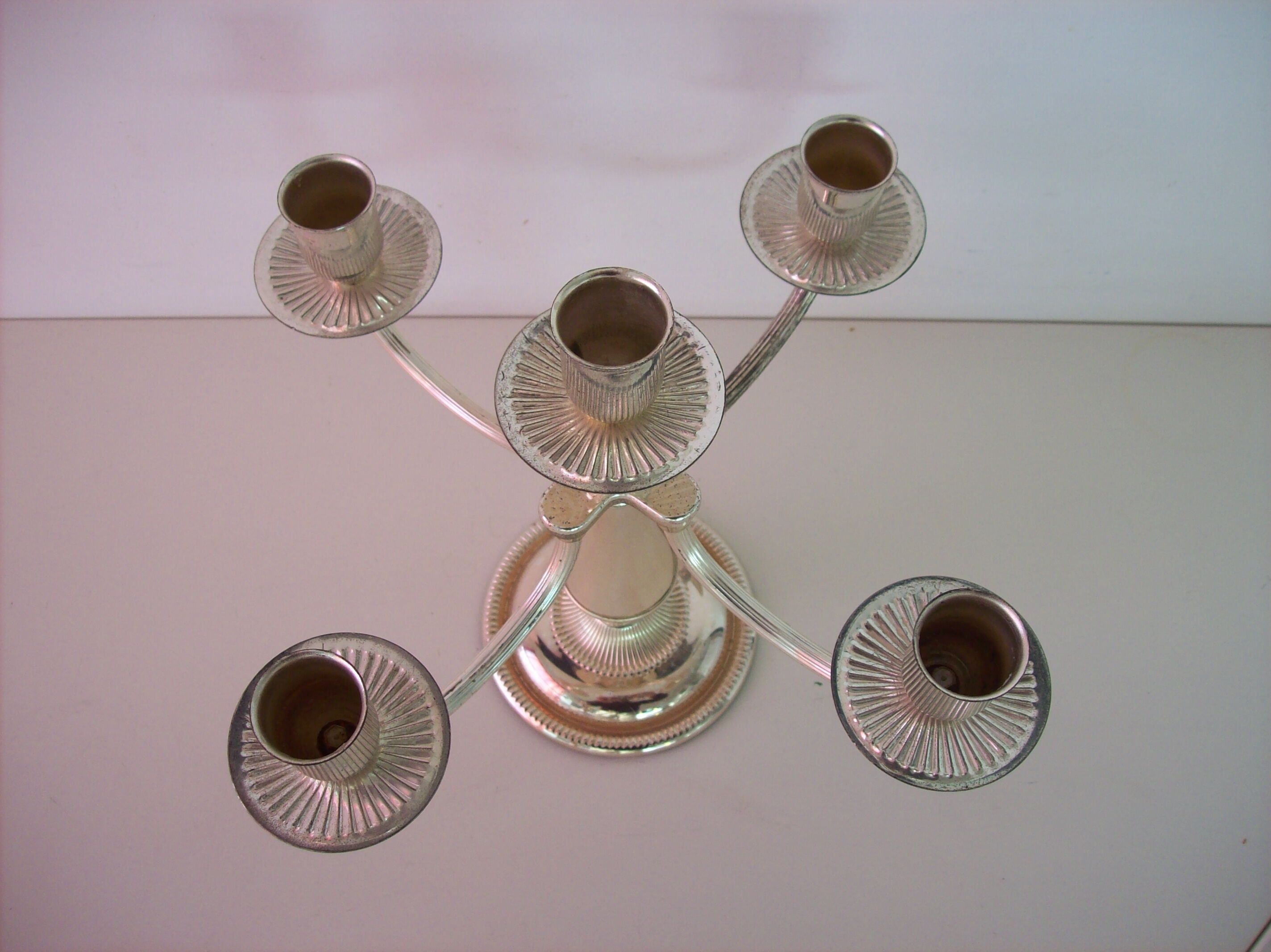 Pair of candlestick has four candlesticks