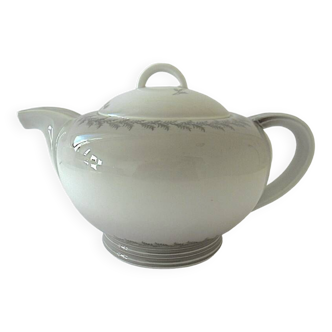 Porcelain teapot with fern decoration under enamel