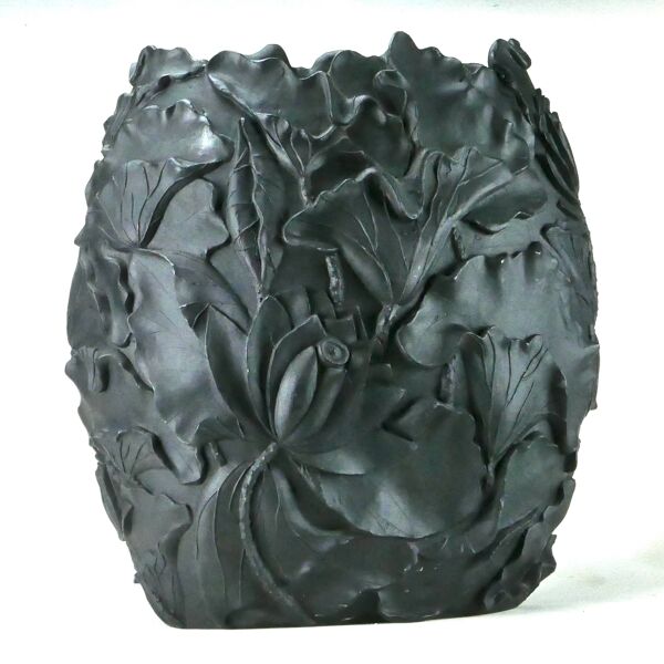 Vase en résine noire Lotus éditeur VGnewtrend