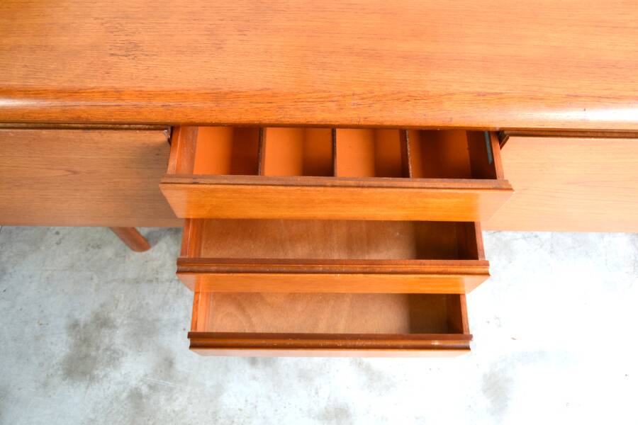 Sideboard by White & Newton curved * 208 cm