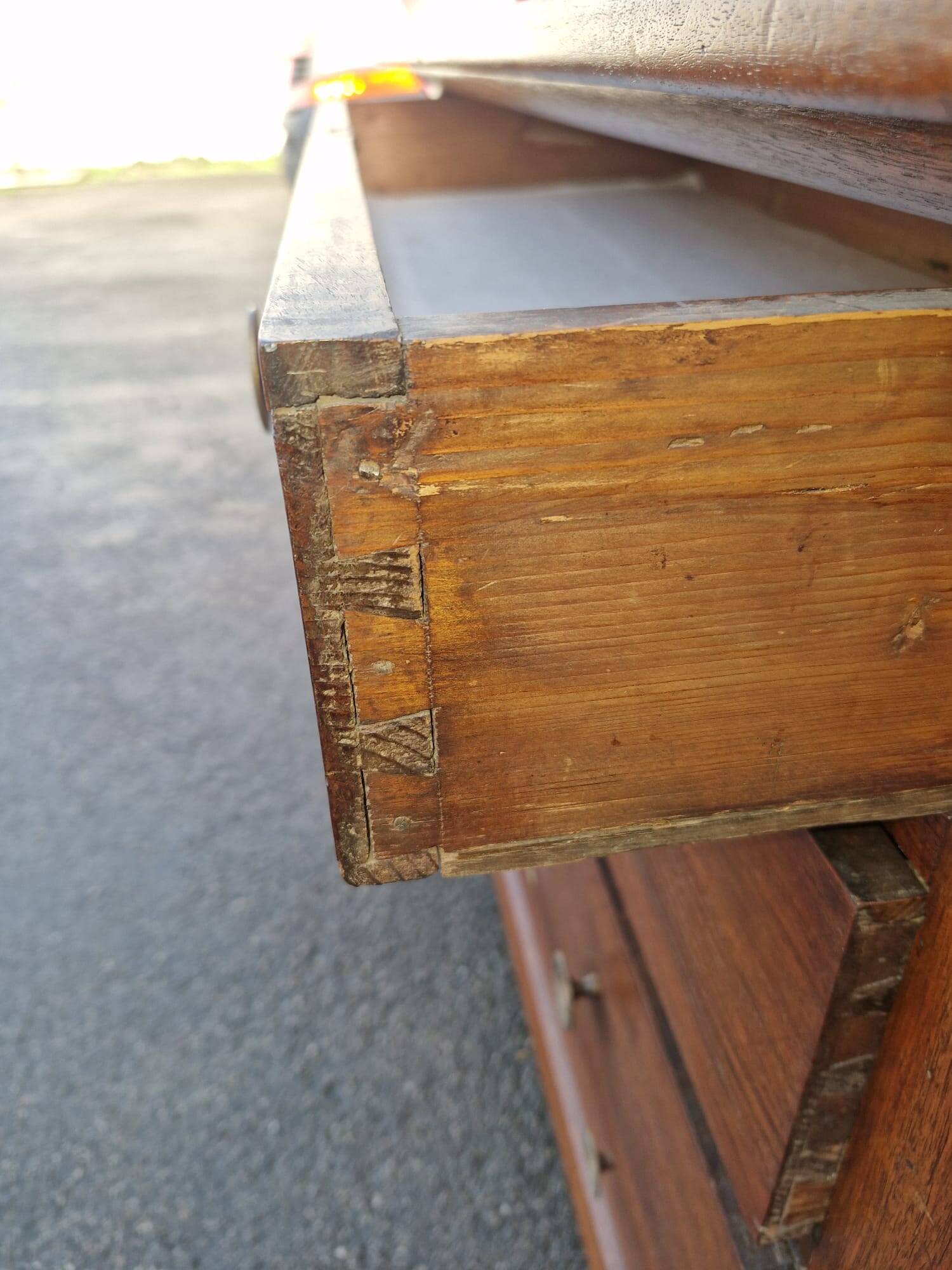 Chest of drawers