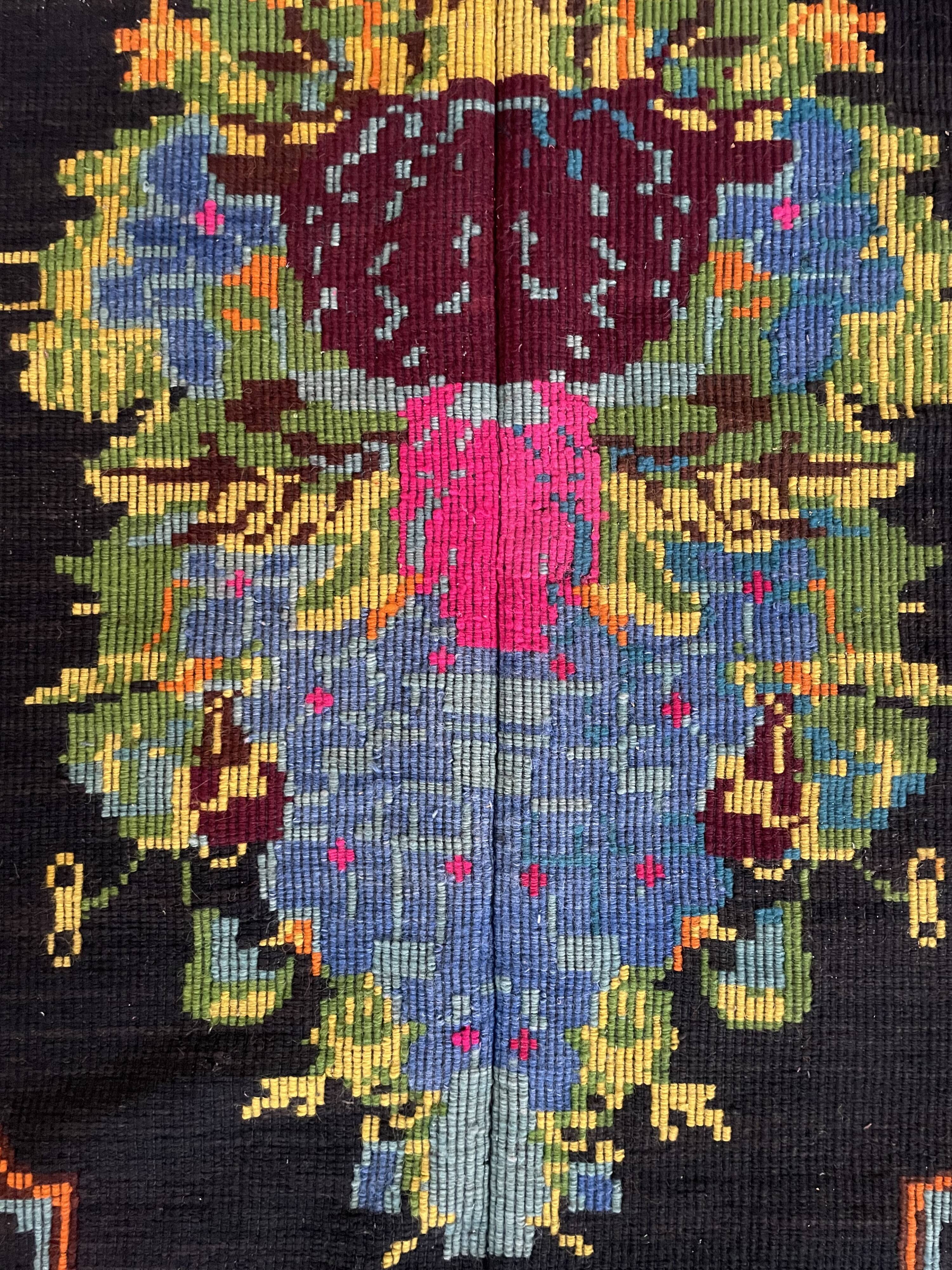 Tapis en laine roumaine vintage 227x154cm