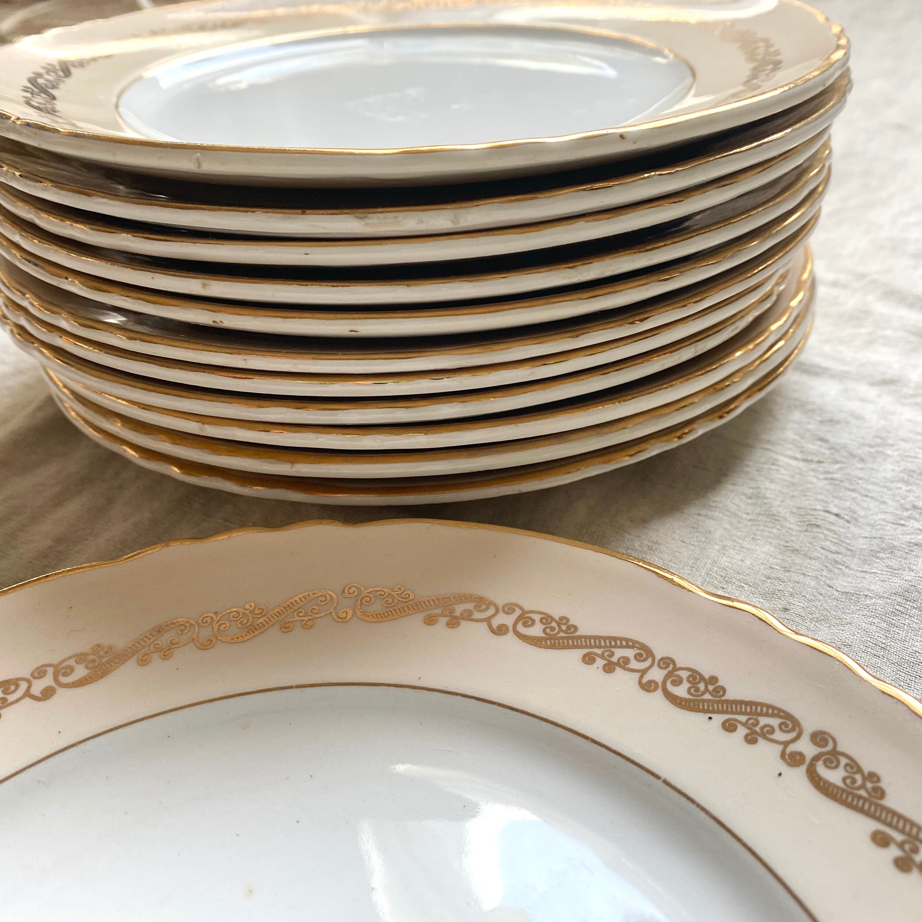 Old dessert plates Moulin des loups