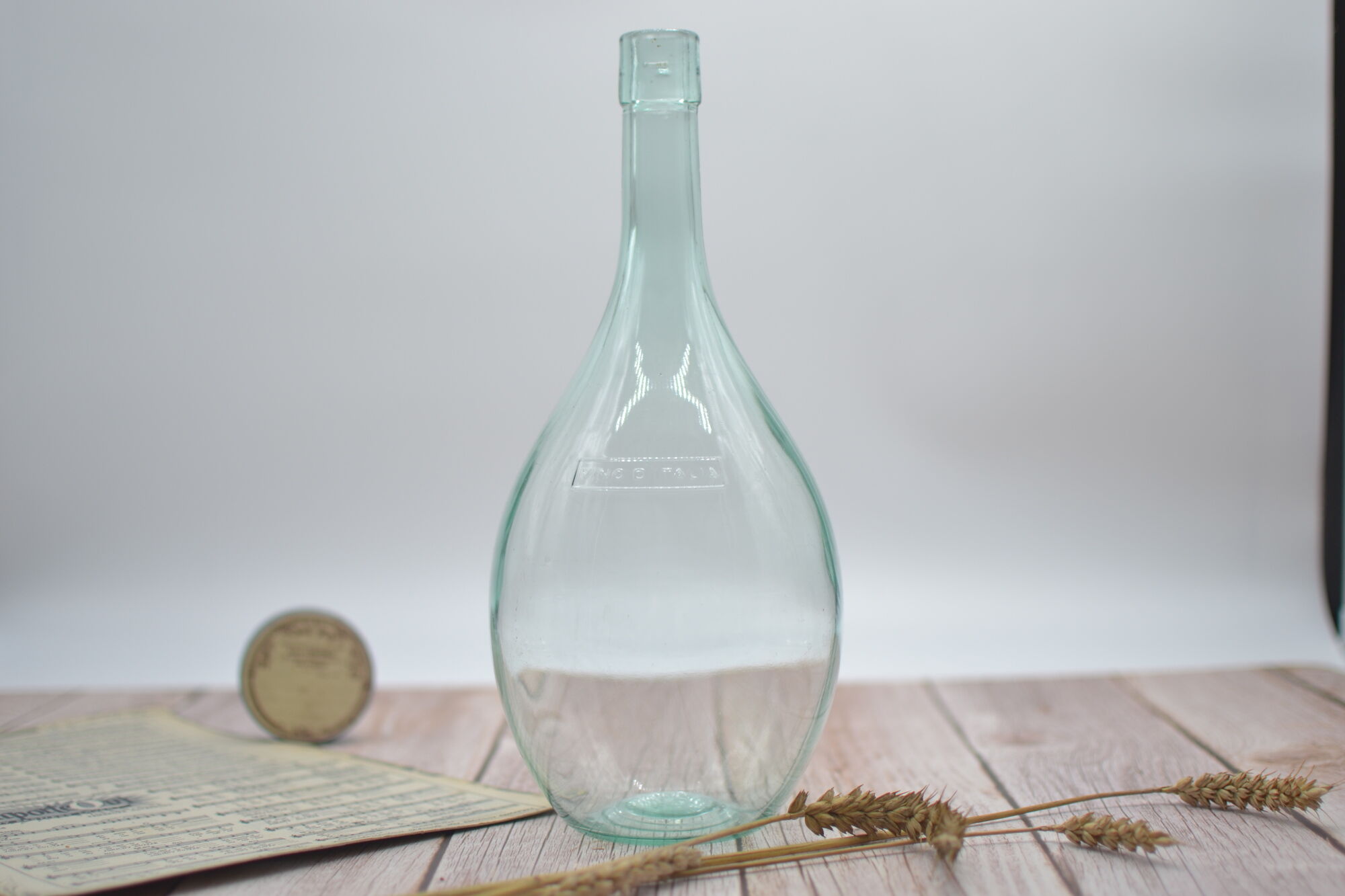 Carafe/dame jeanne Vino Italia in the shape of a drop